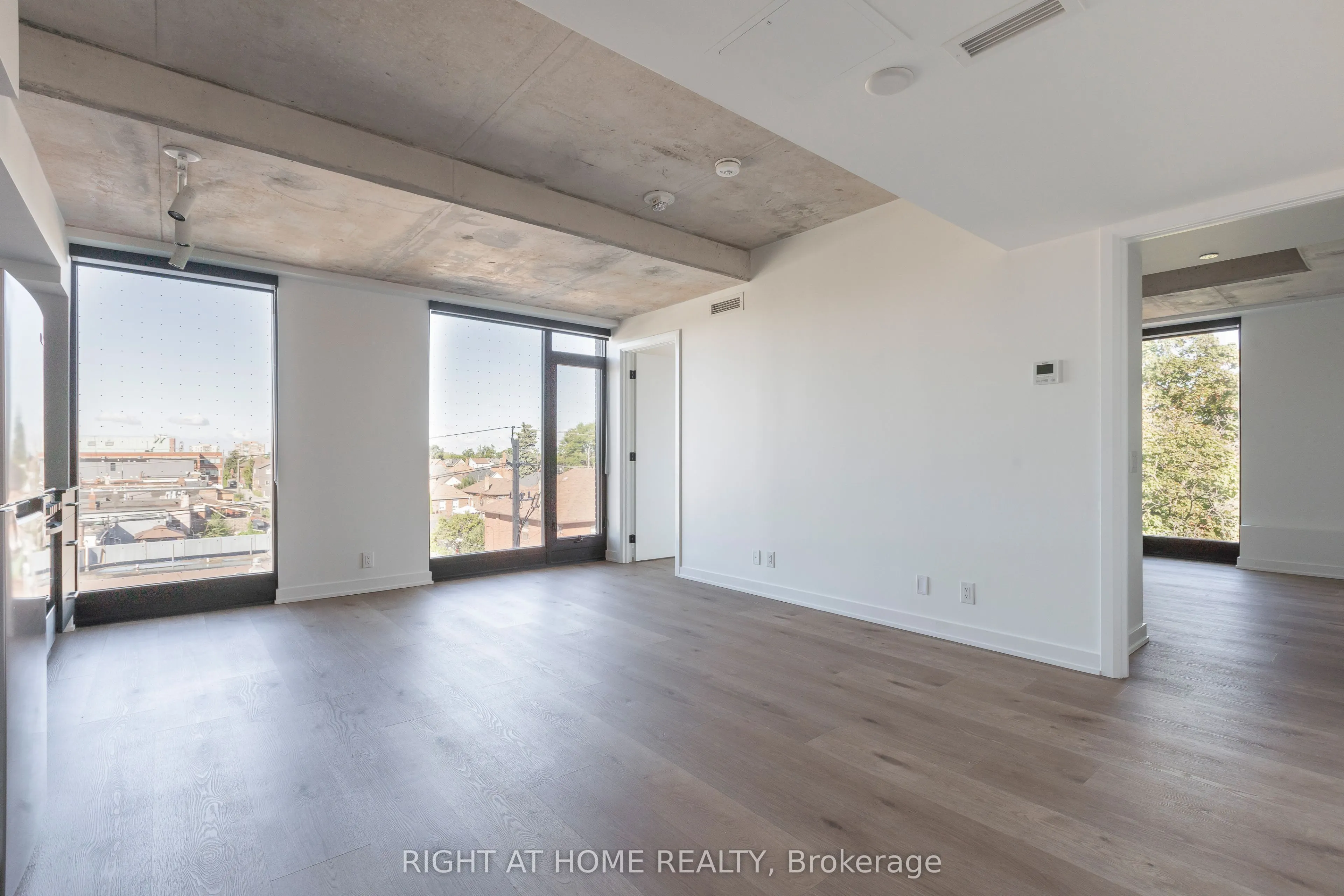 7 Fairbank Avenue W, #404