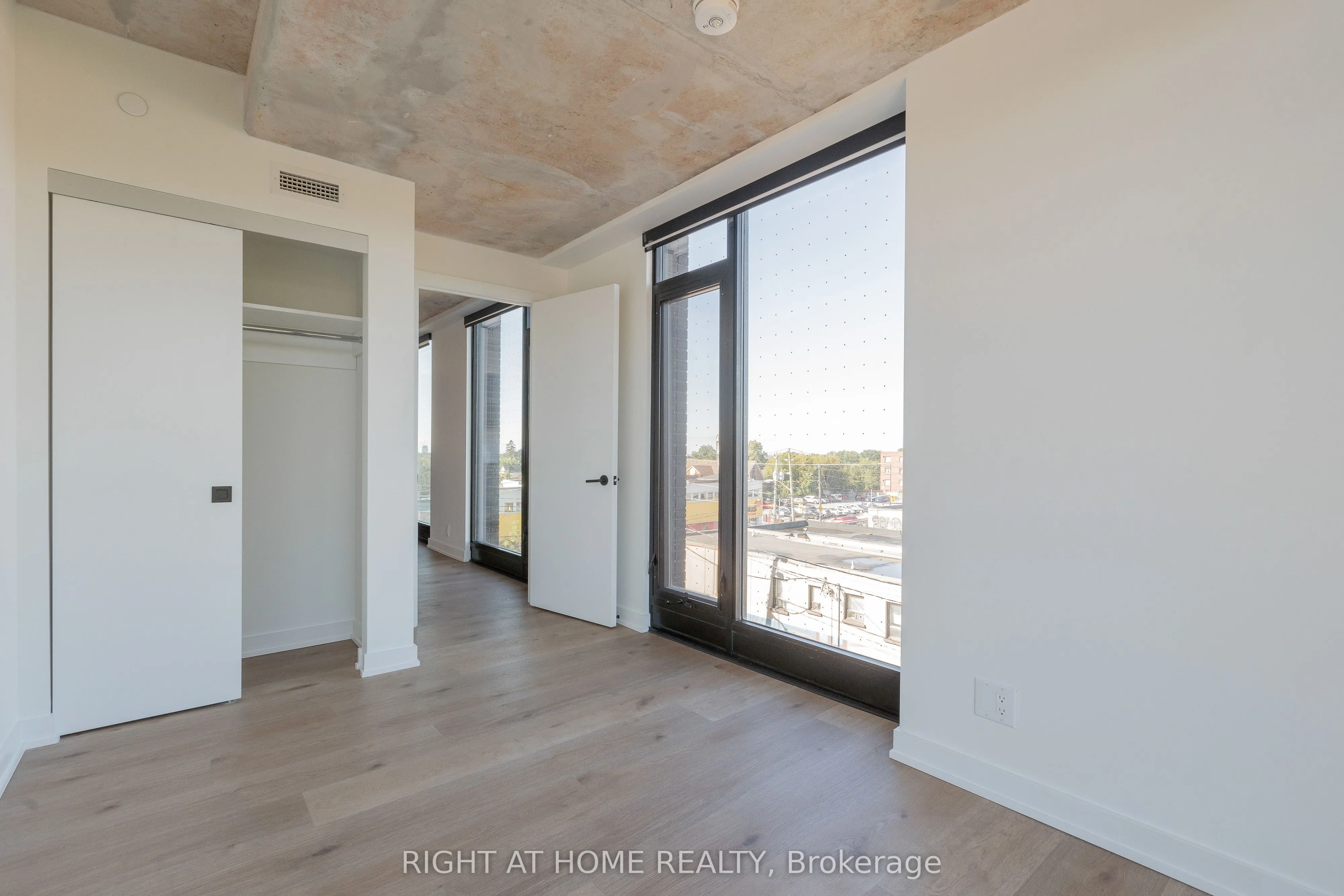 7 Fairbank Avenue W, #404