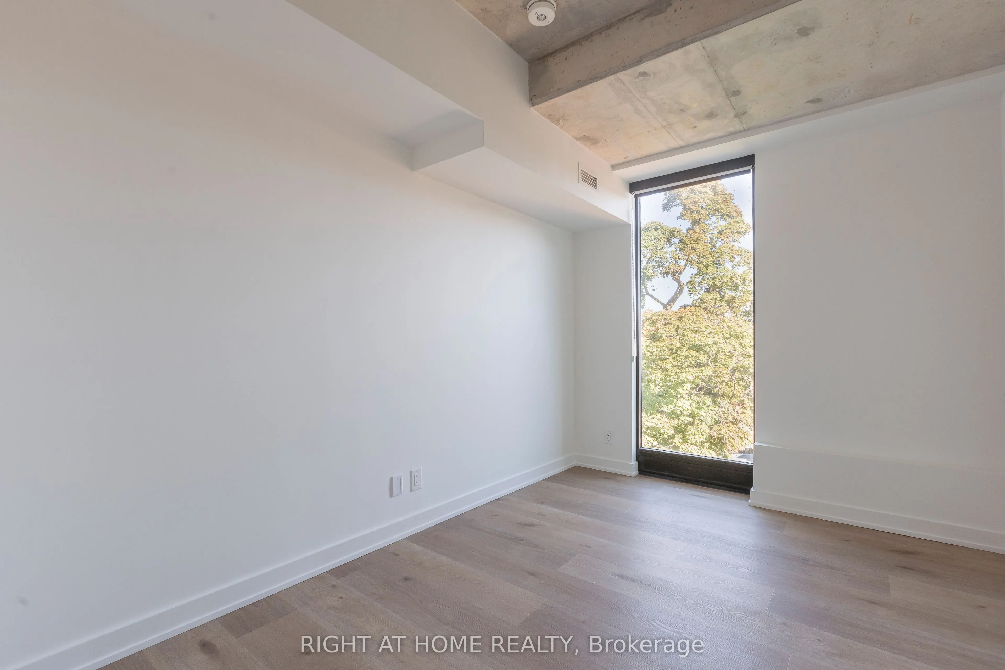 7 Fairbank Avenue W, #404