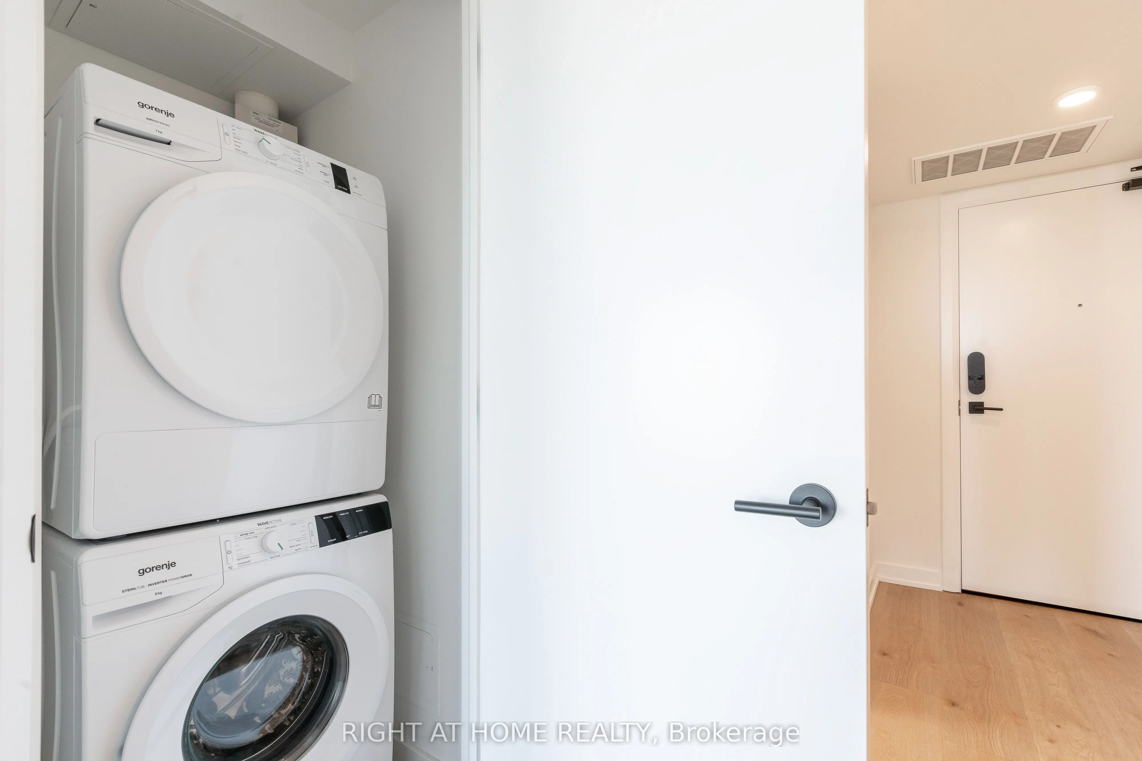 7 Fairbank Avenue W, #404