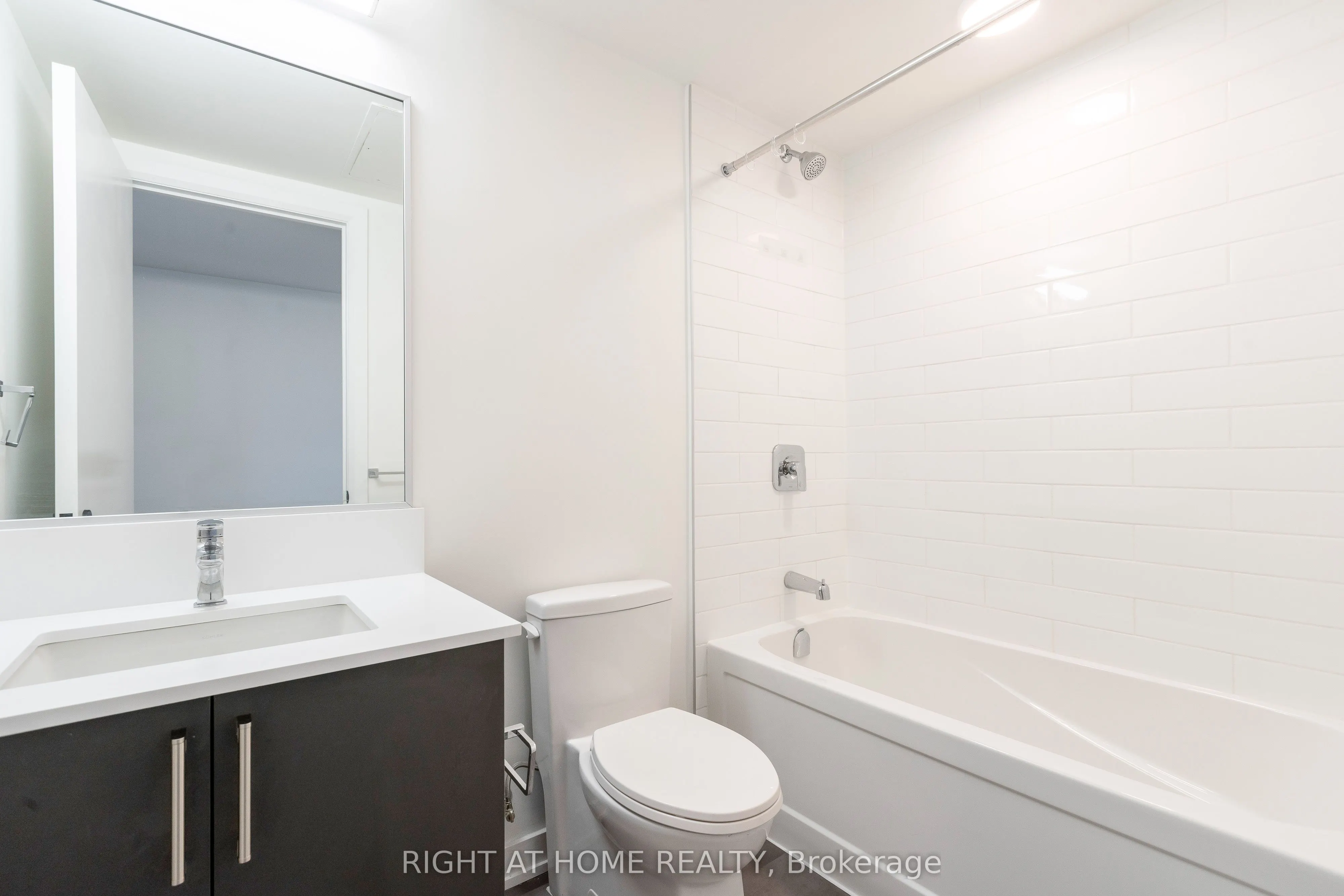 7 Fairbank Avenue W, #404