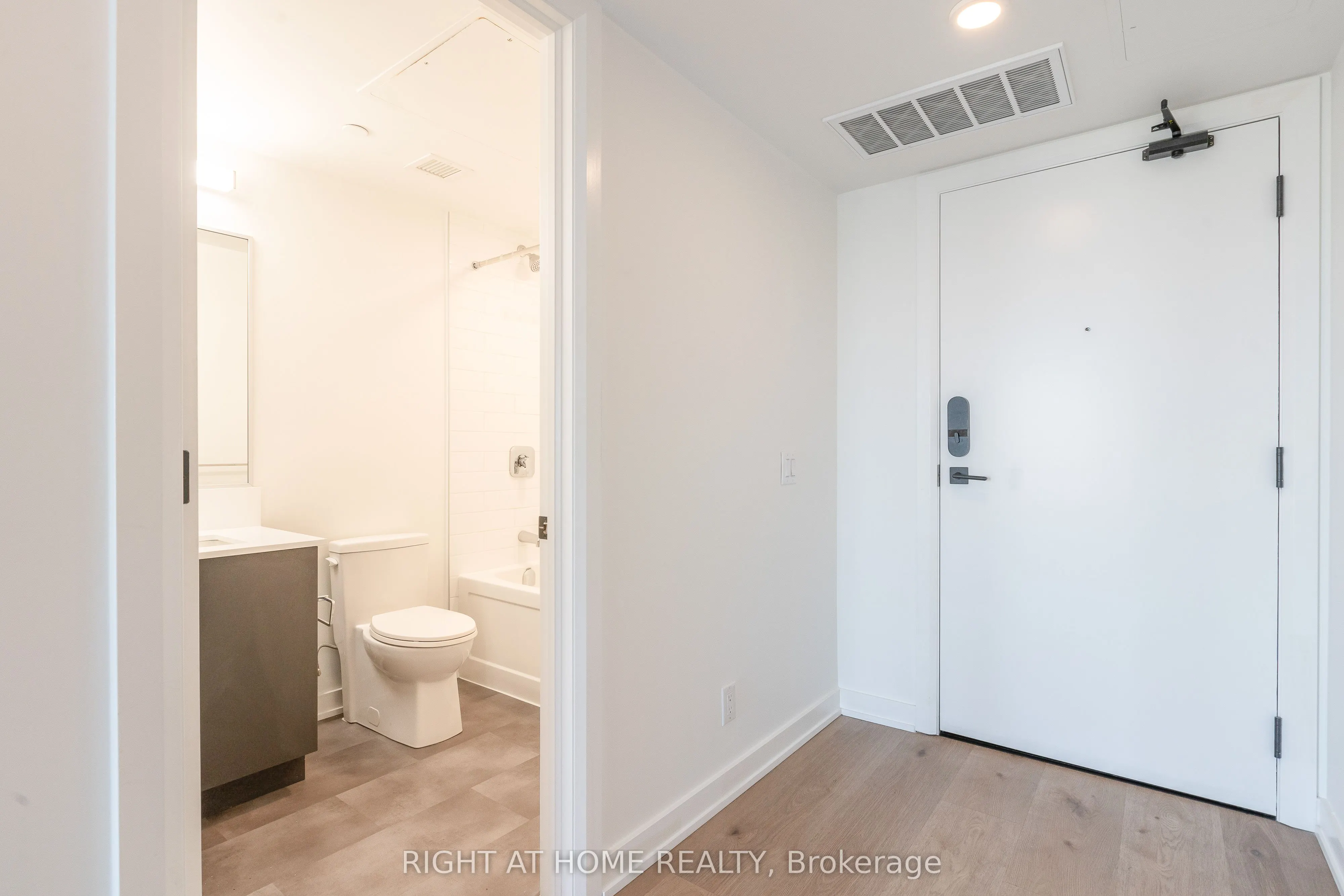 7 Fairbank Avenue W, #404