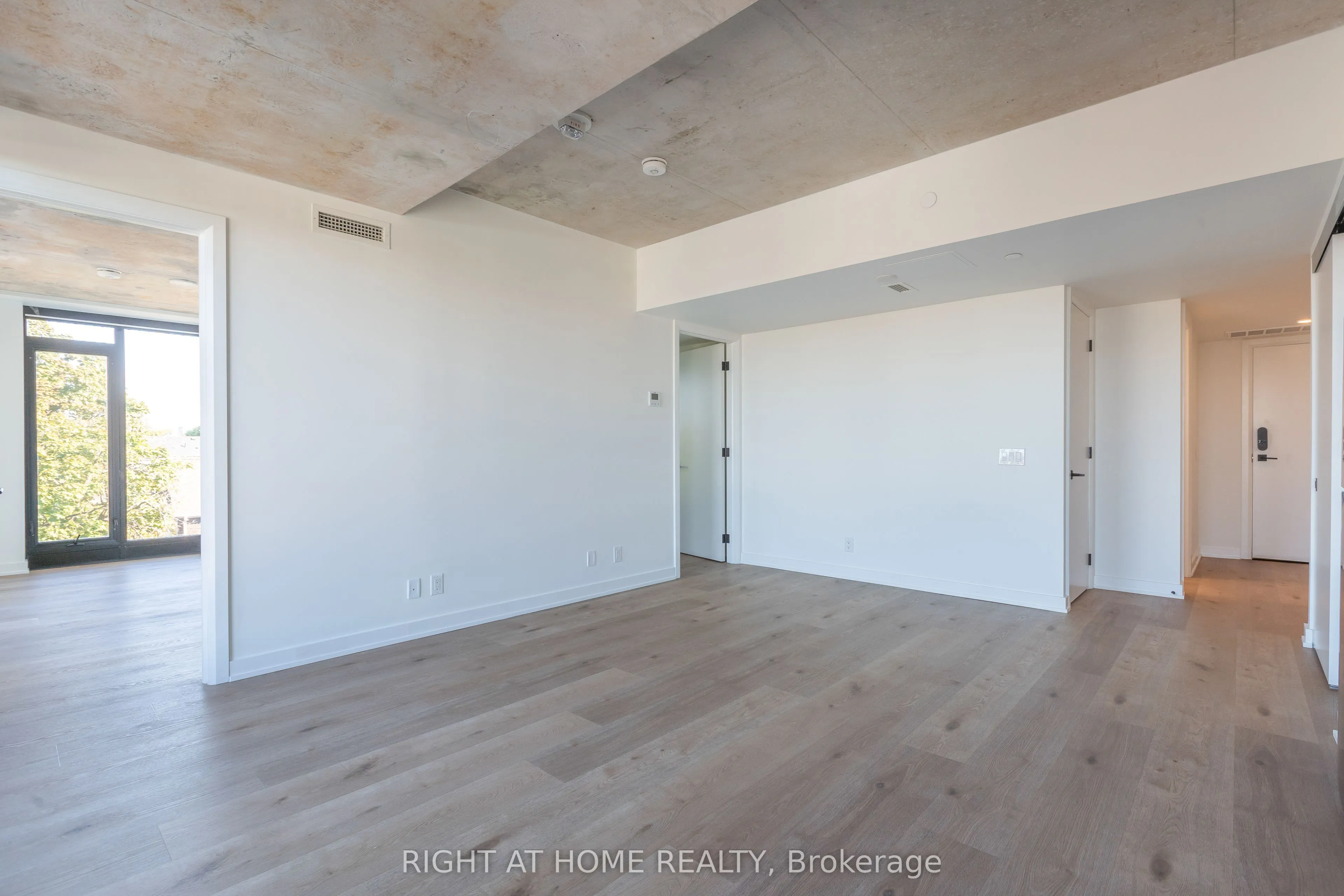 7 Fairbank Avenue W, #404