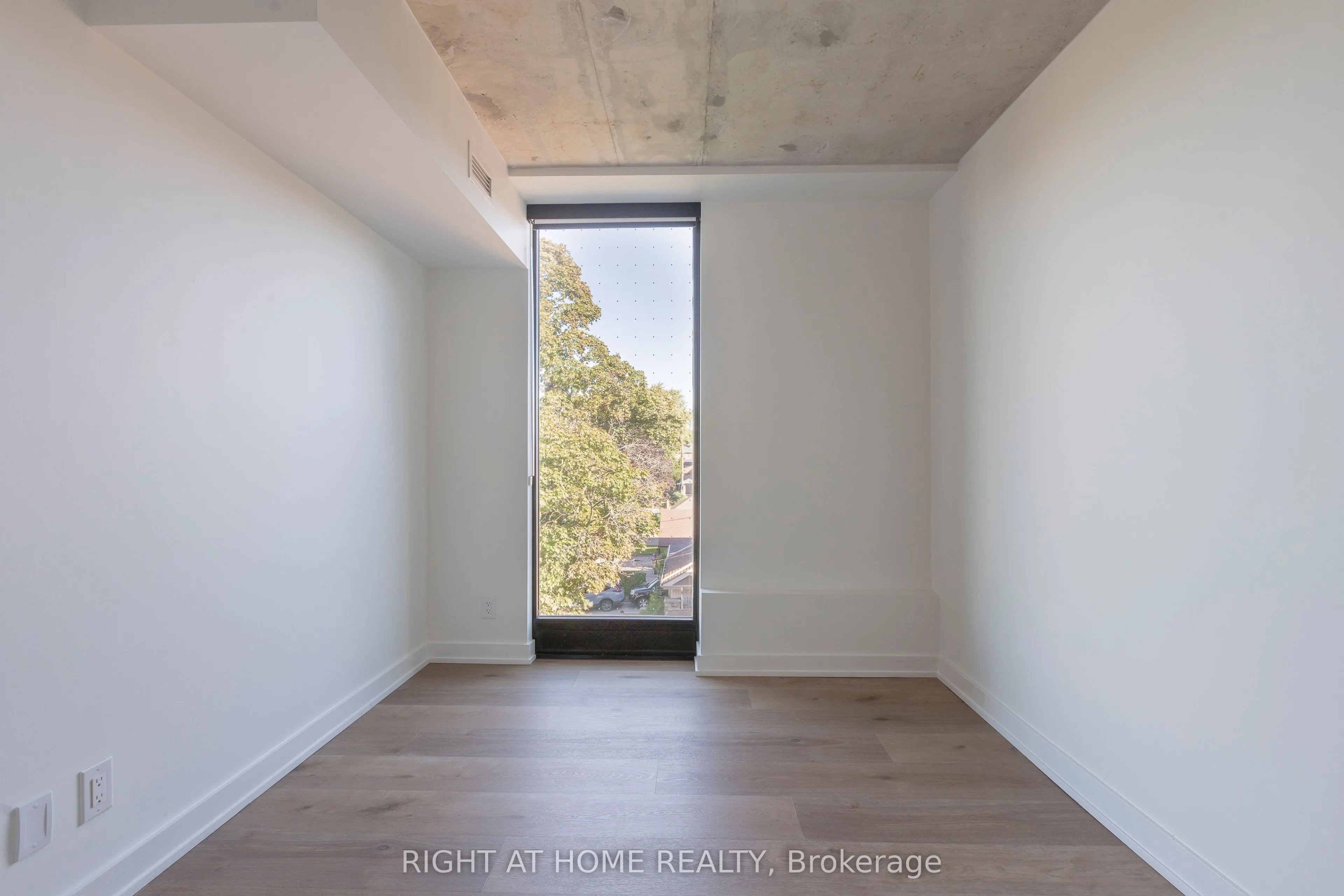 7 Fairbank Avenue W, #404