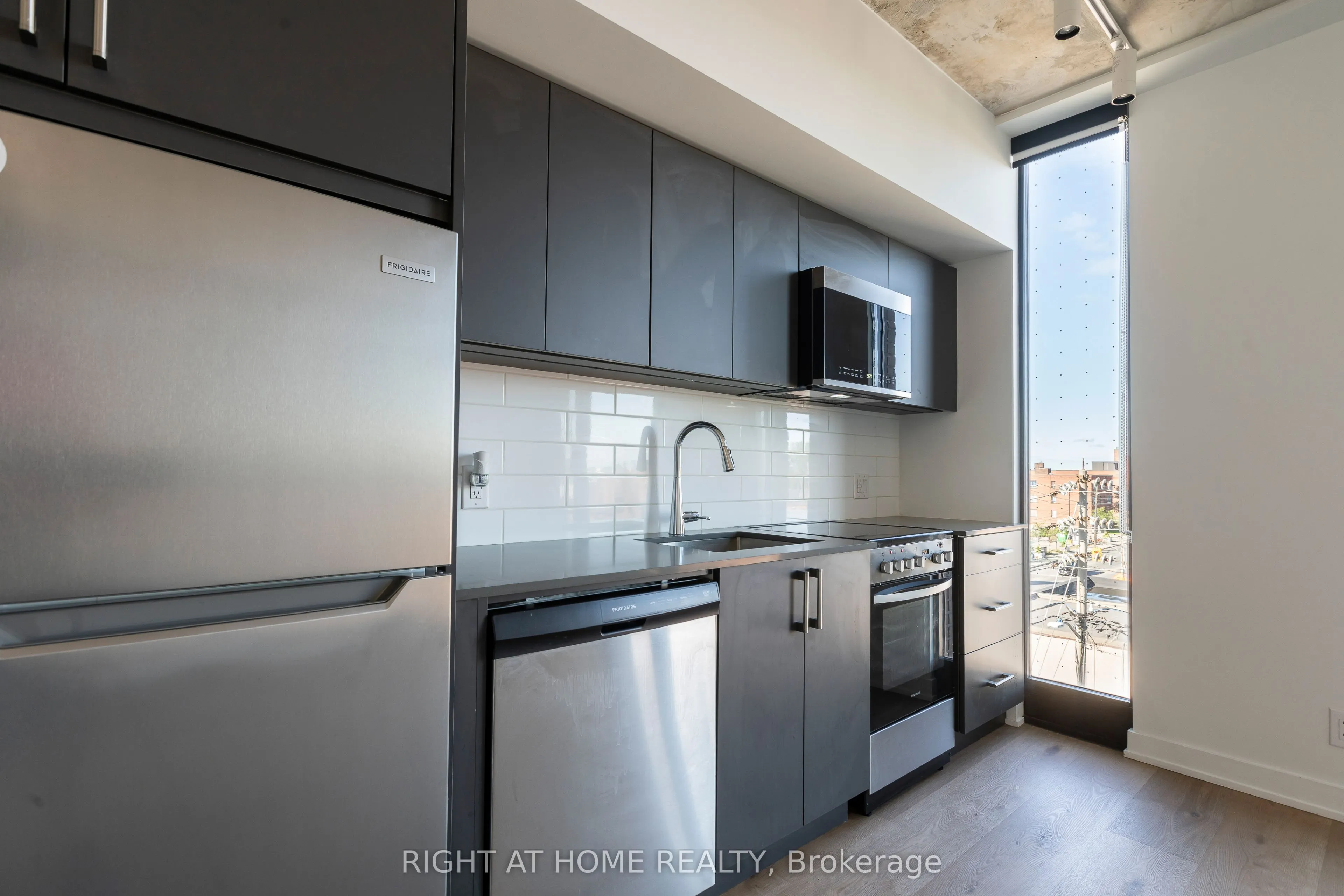 7 Fairbank Avenue W, #402