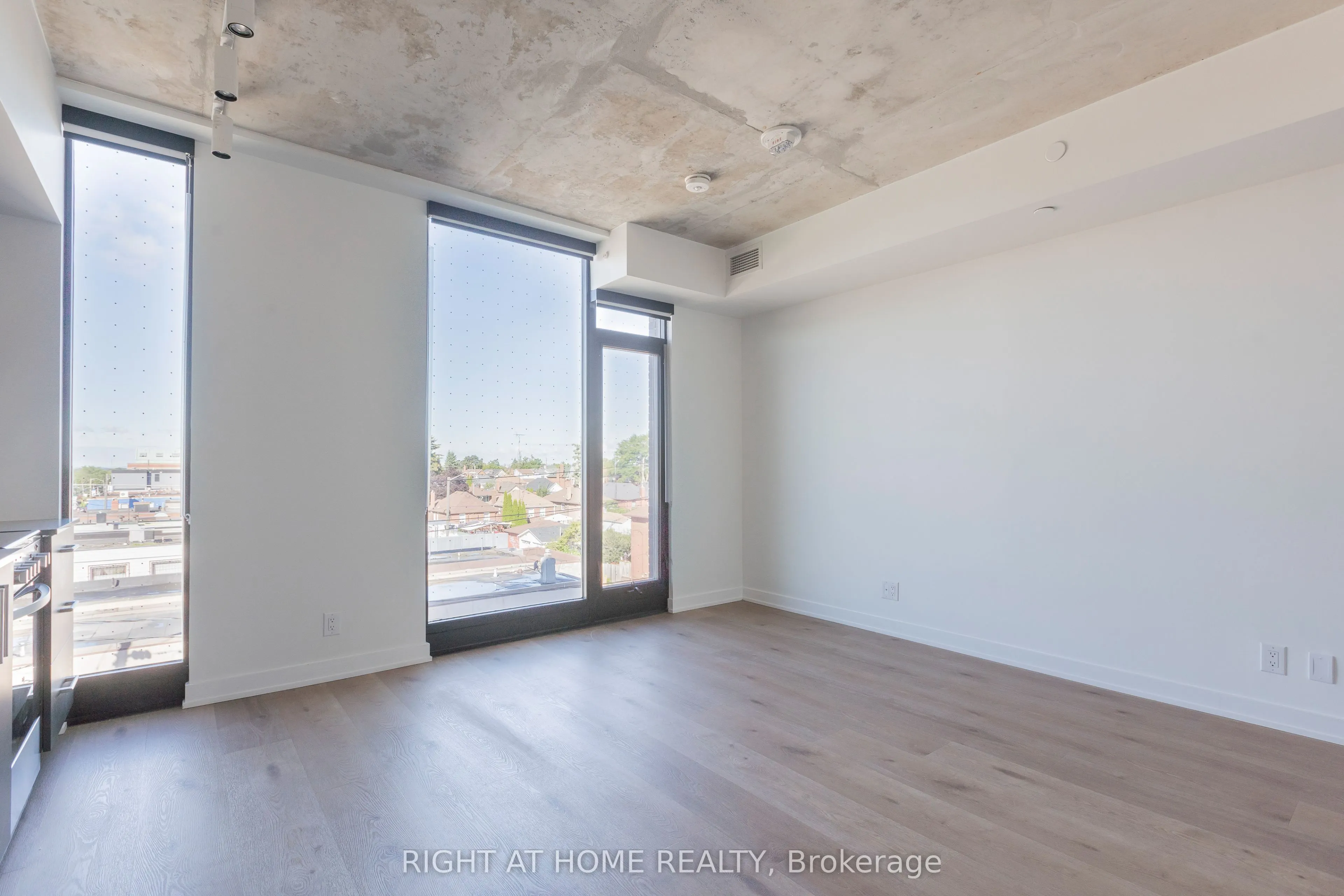 7 Fairbank Avenue W, #402