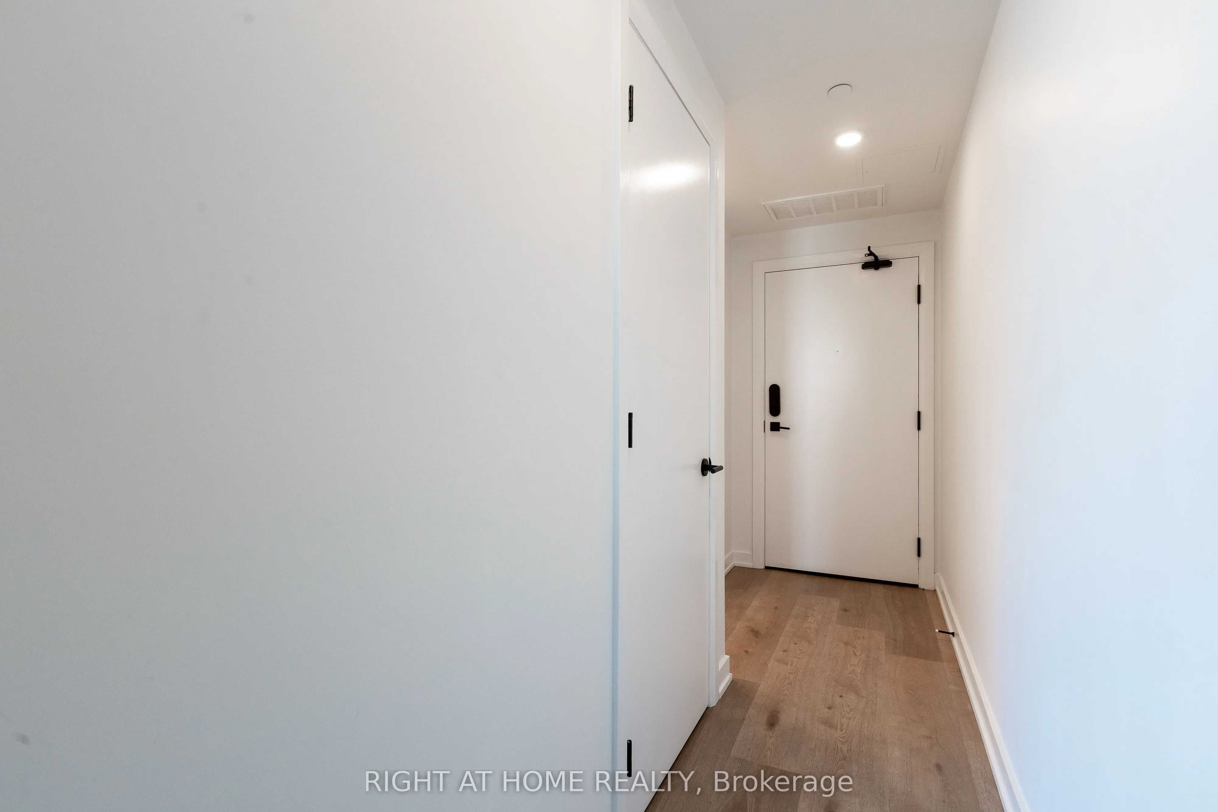 7 Fairbank Avenue W, #402