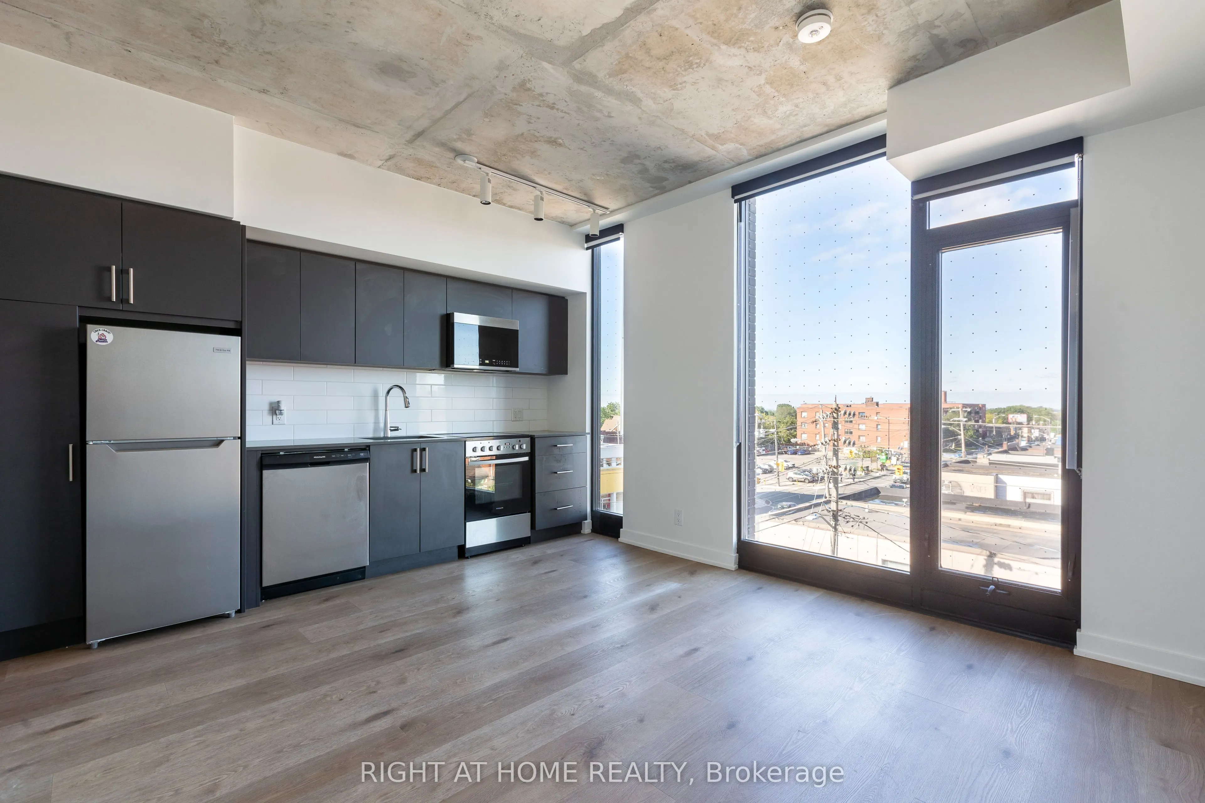 7 Fairbank Avenue W, #402
