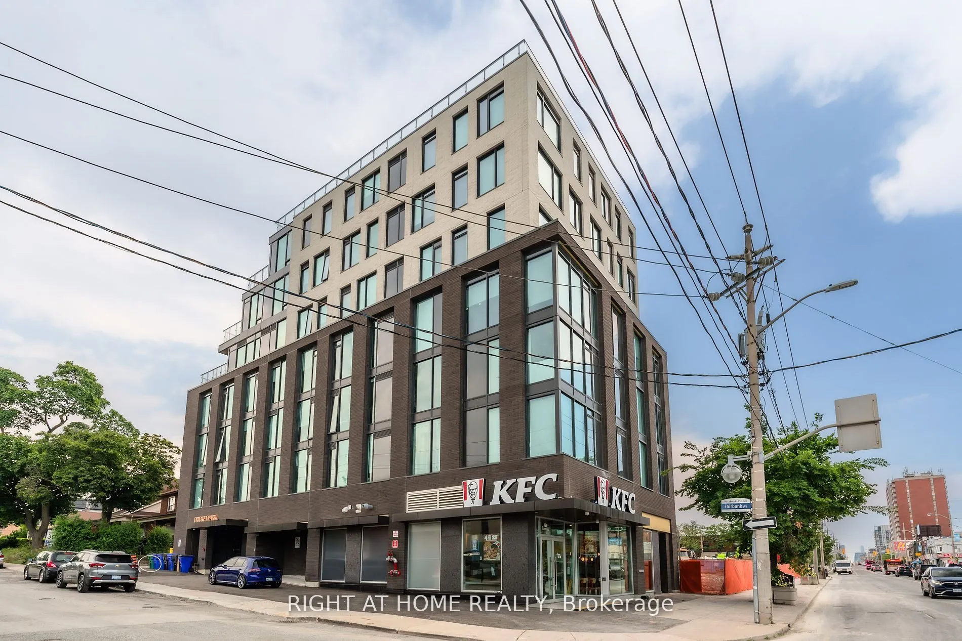 7 Fairbank Avenue W, #402