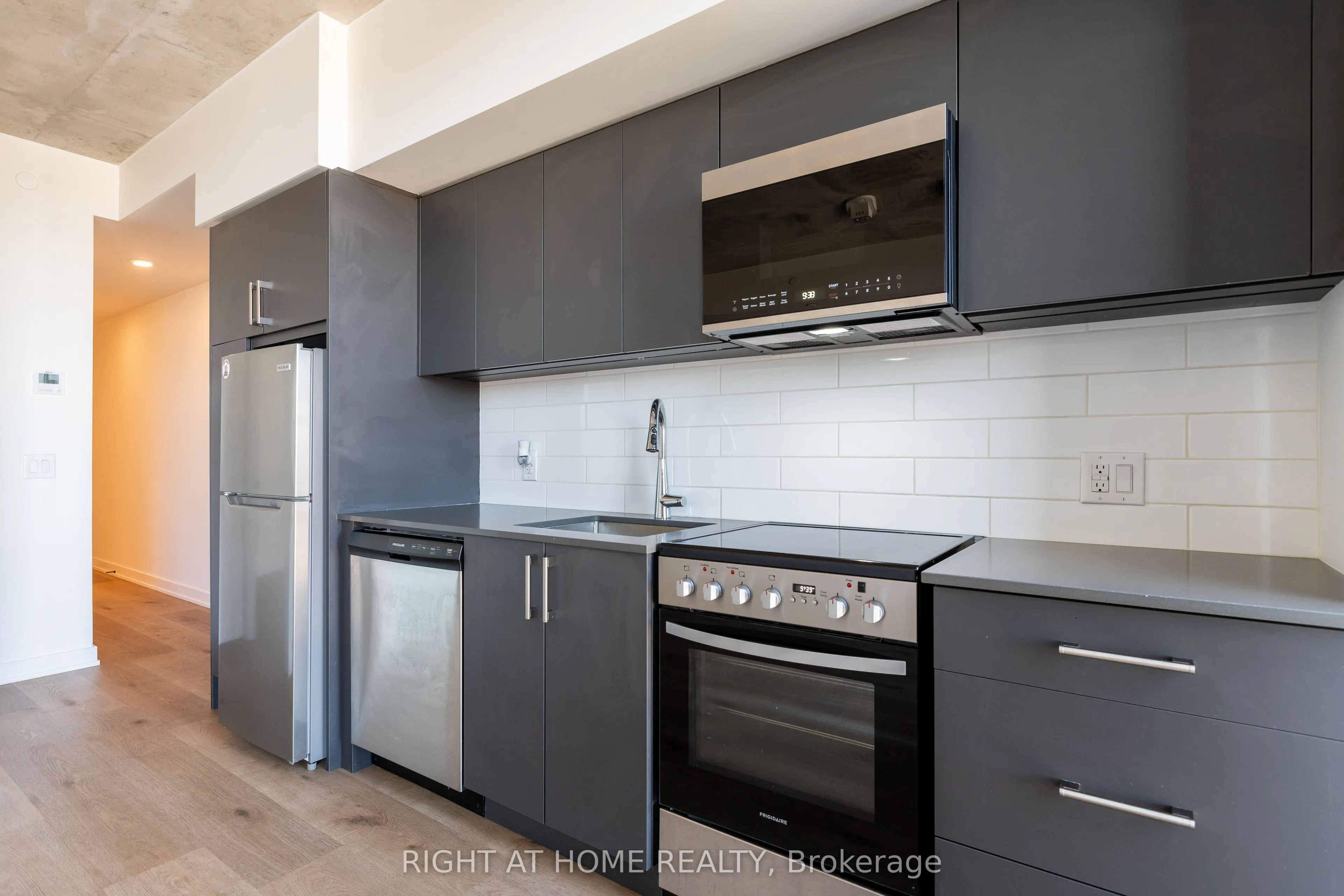 7 Fairbank Avenue W, #402