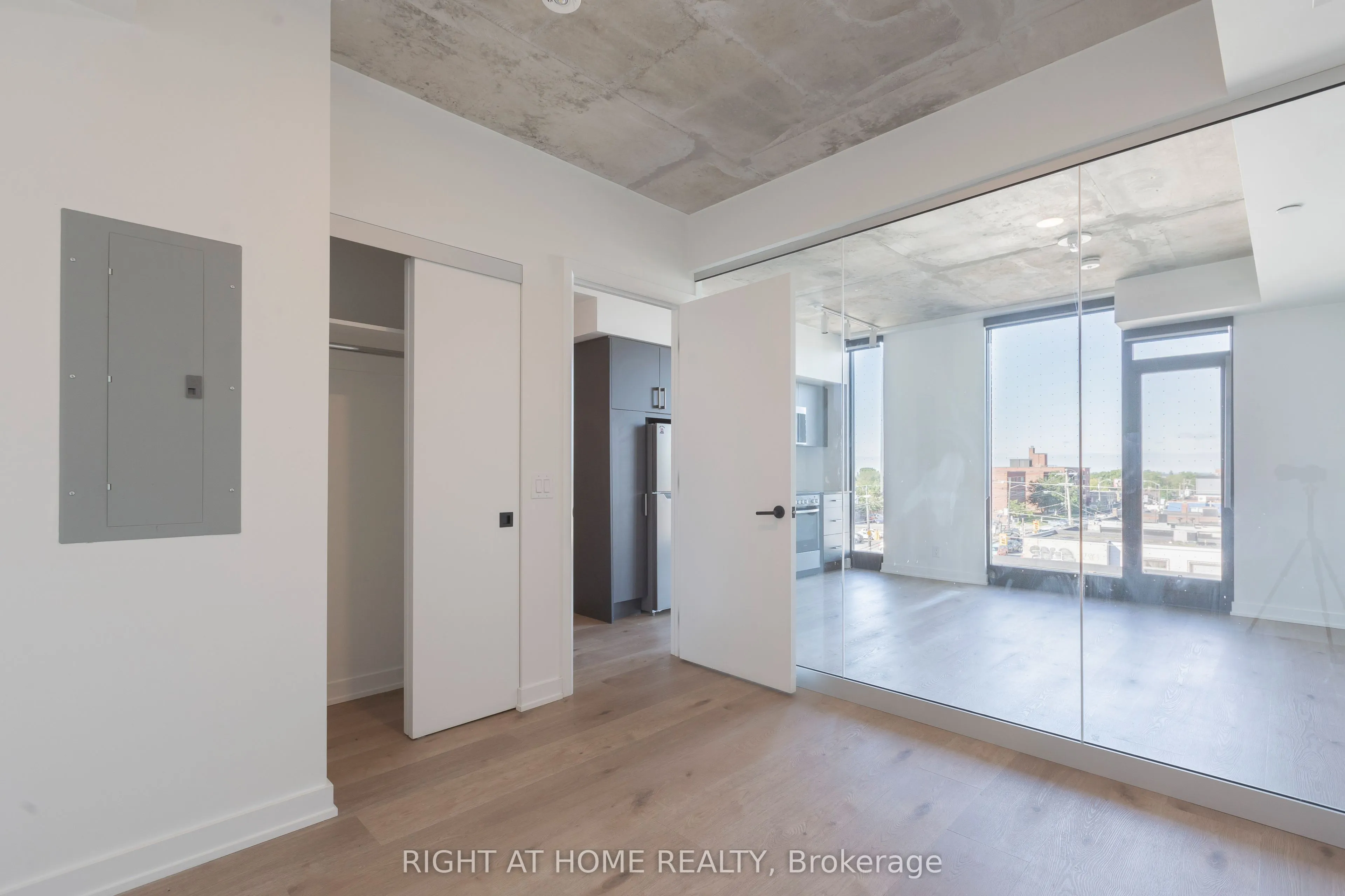 7 Fairbank Avenue W, #402