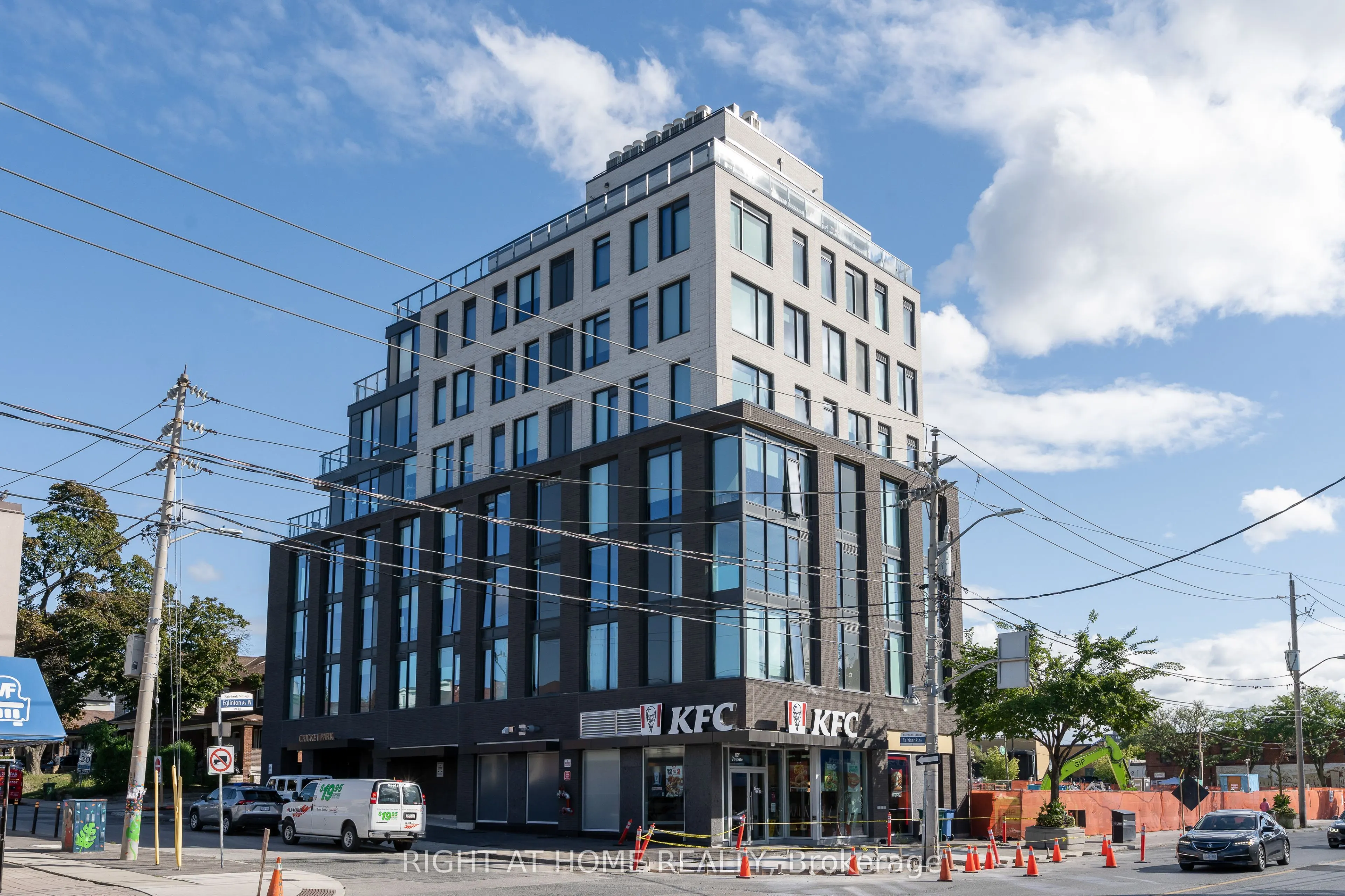7 Fairbank Avenue W, #402