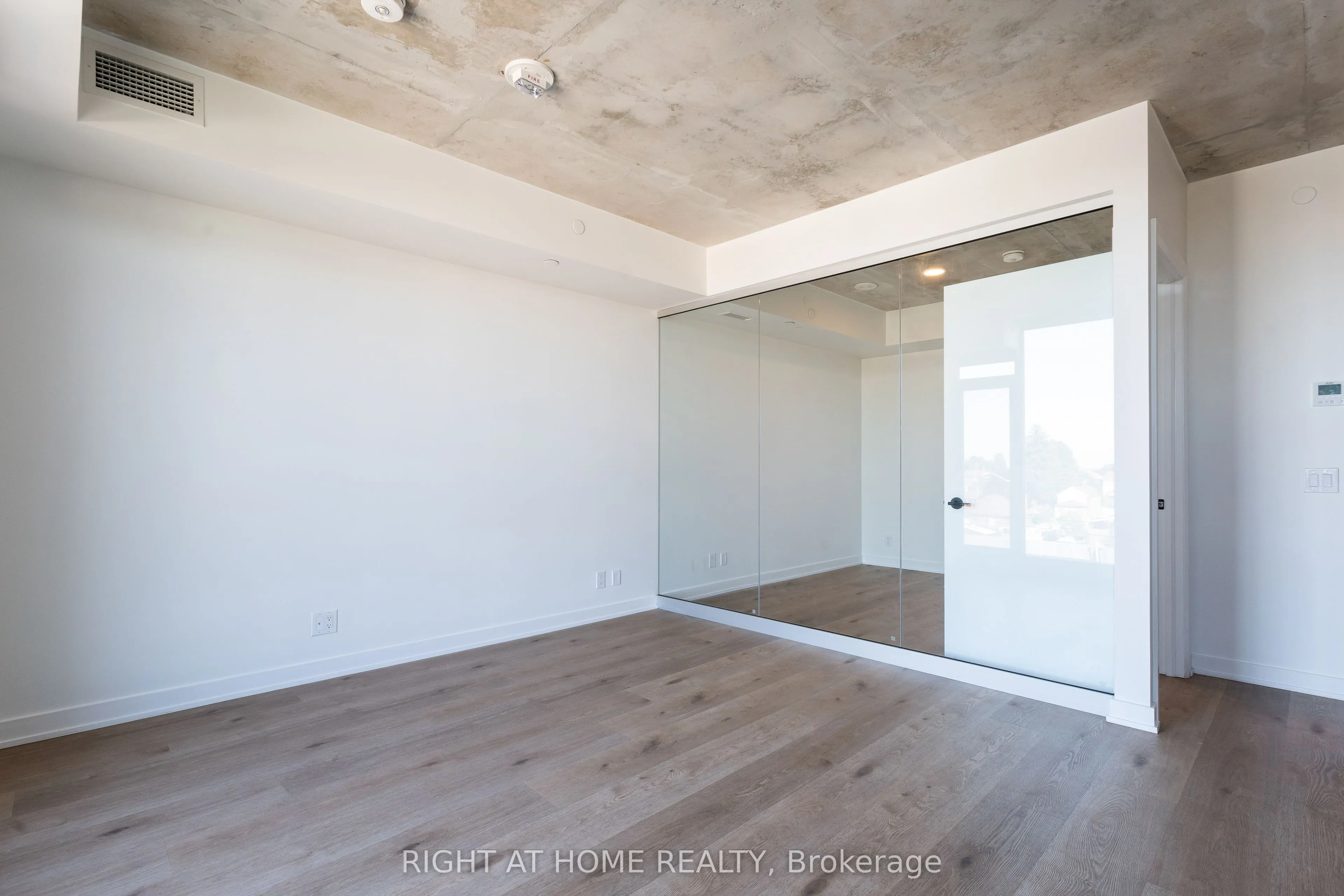 7 Fairbank Avenue W, #402