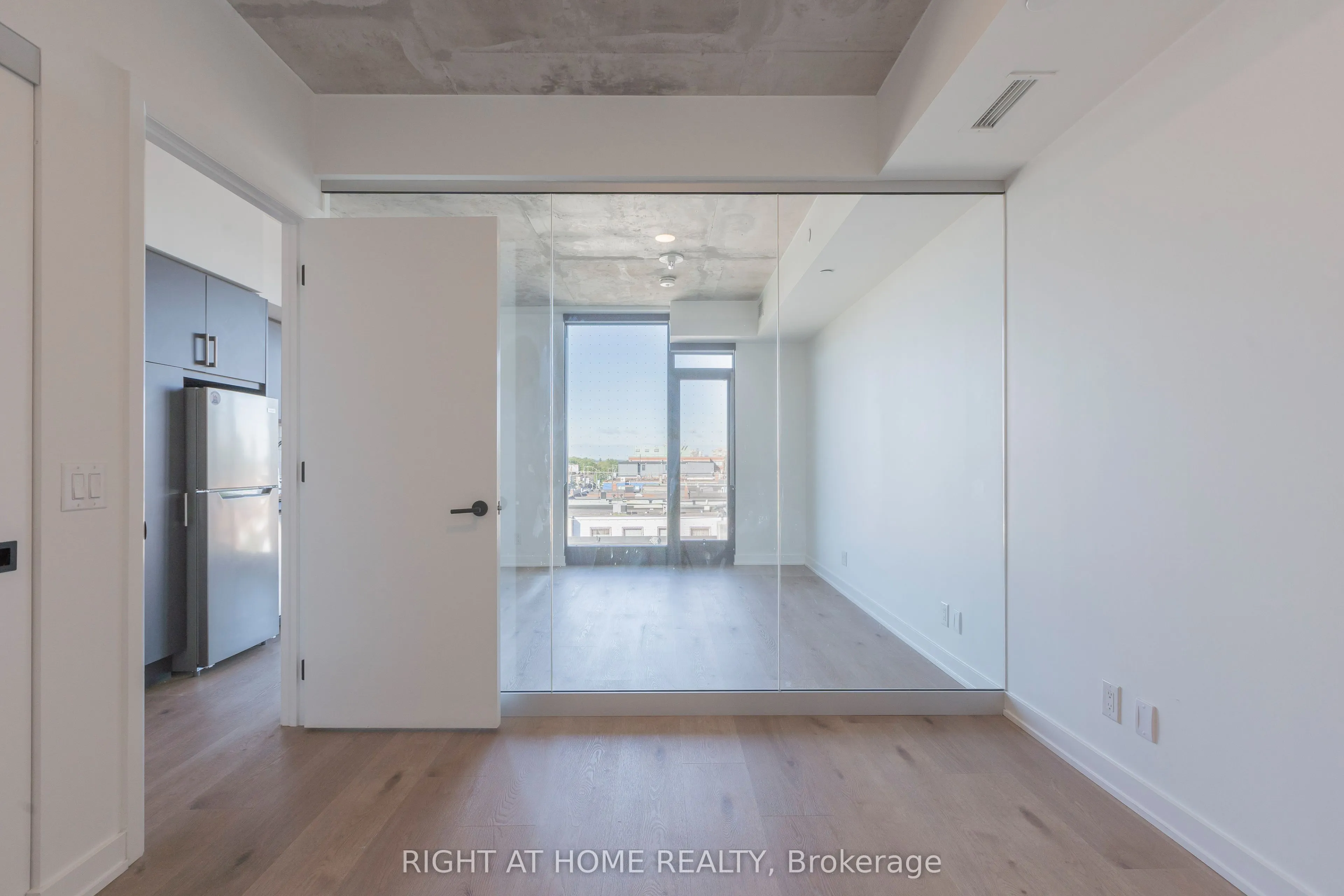 7 Fairbank Avenue W, #402