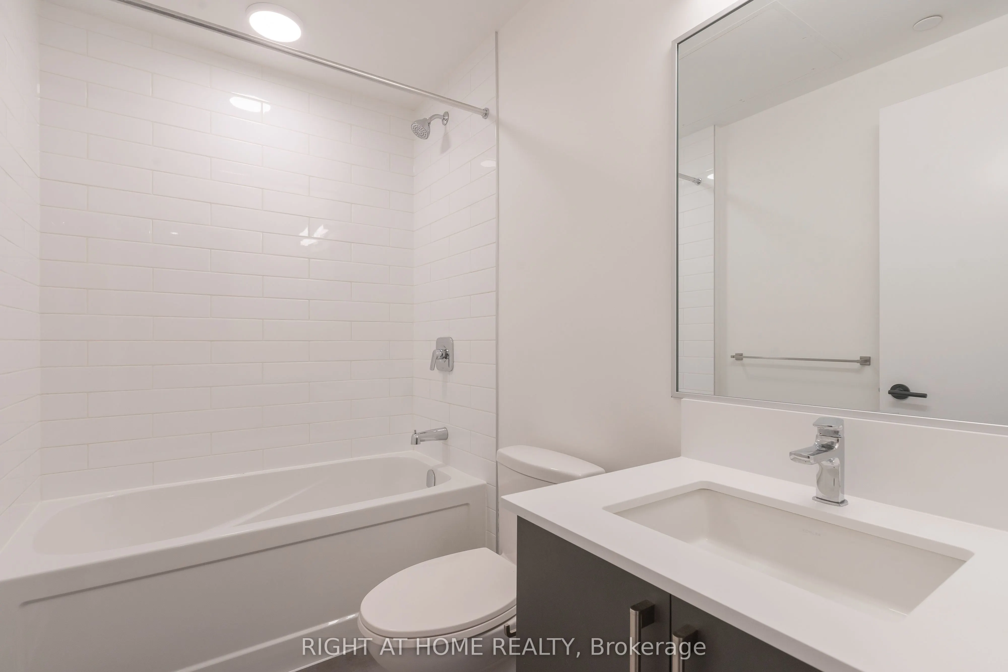 7 Fairbank Avenue W, #402