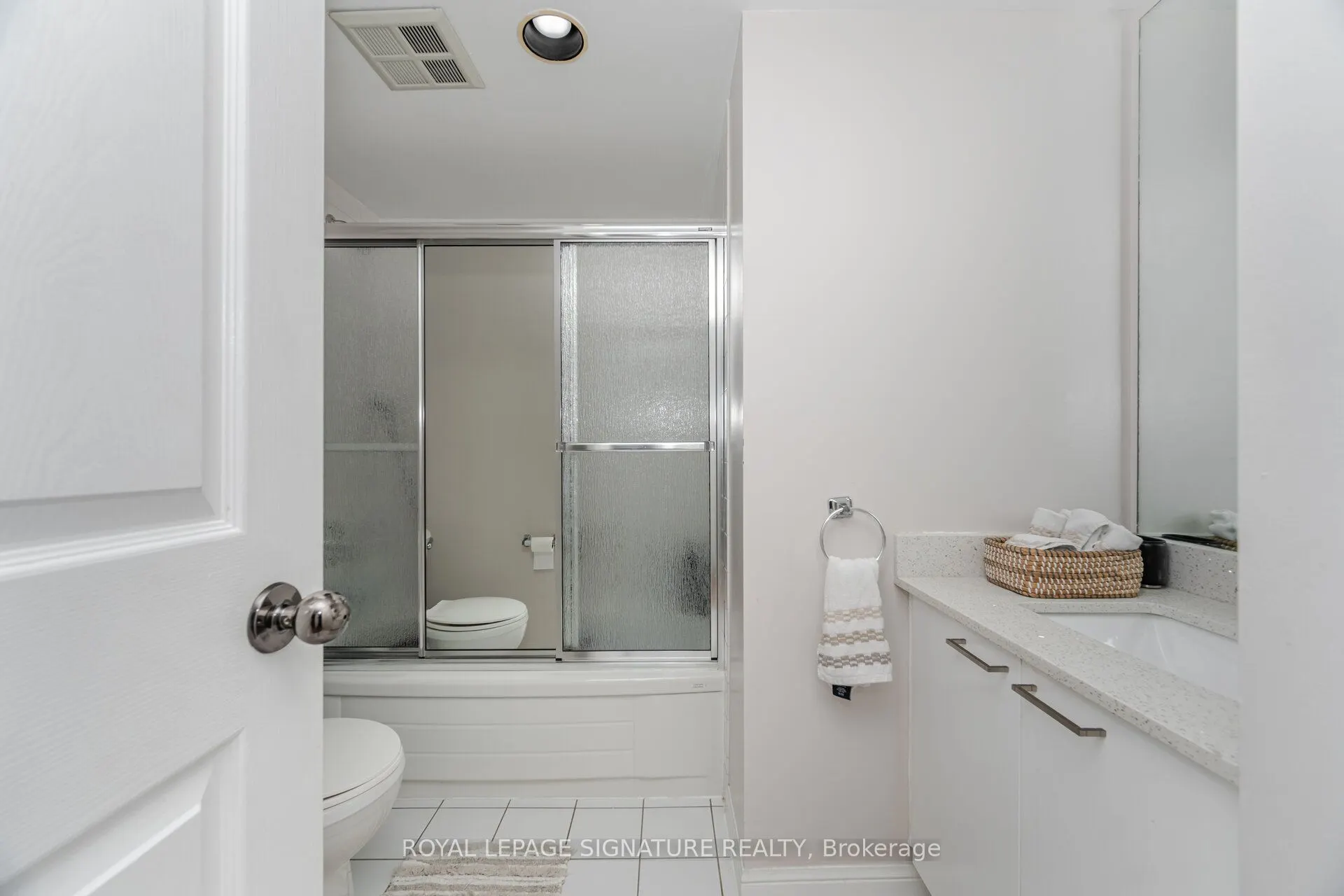 50 Eglinton Avenue W, #408