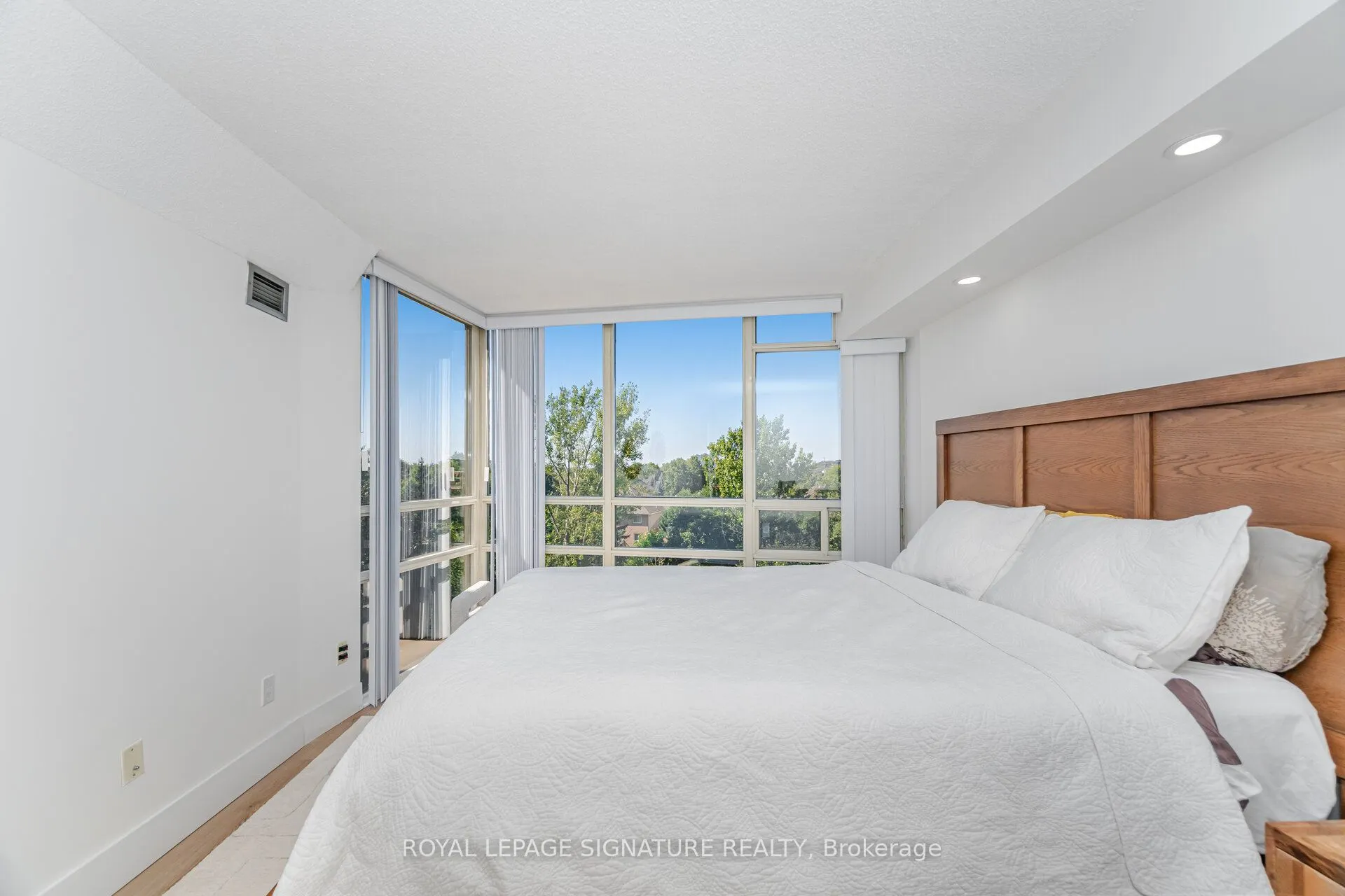 50 Eglinton Avenue W, #408