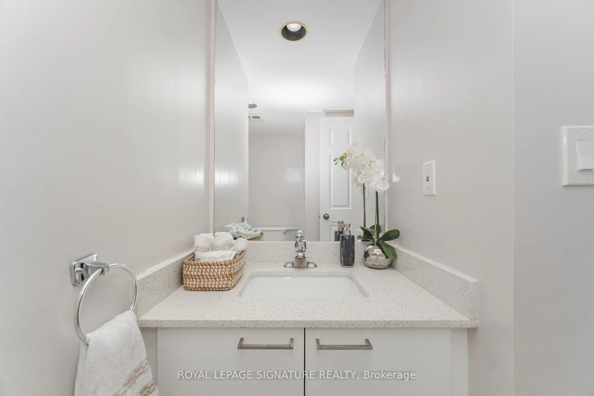50 Eglinton Avenue W, #408