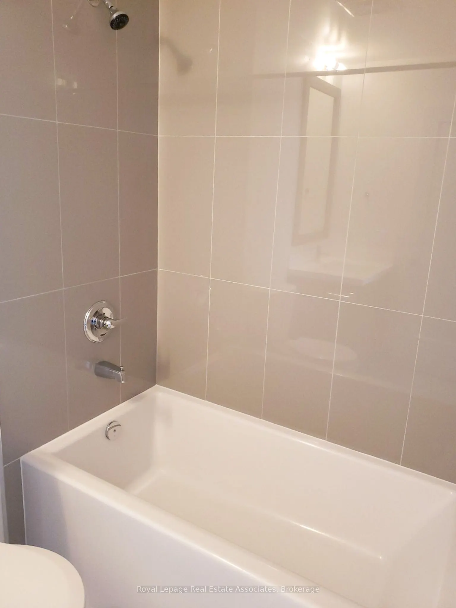 7 Mabelle Avenue, #4104