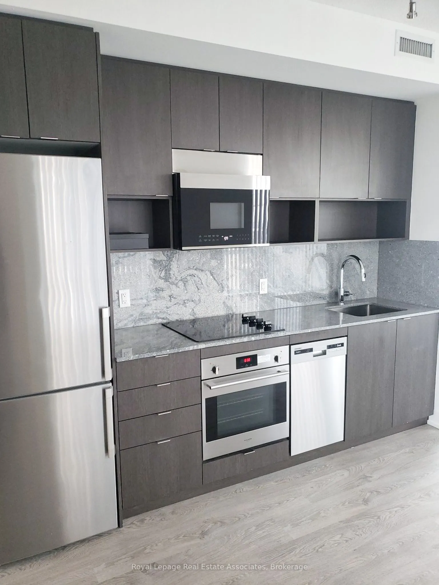 7 Mabelle Avenue, #4104