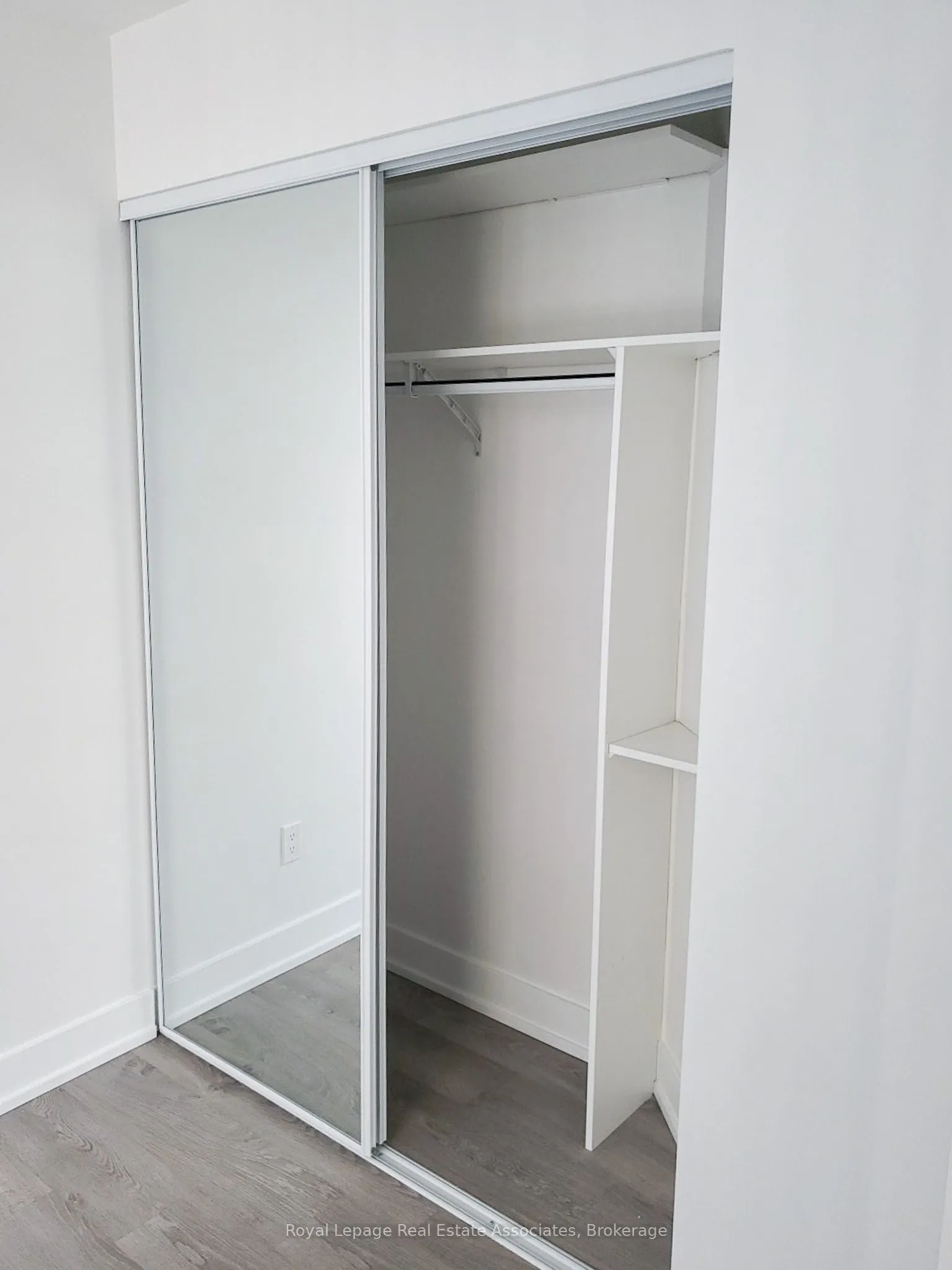 7 Mabelle Avenue, #4104