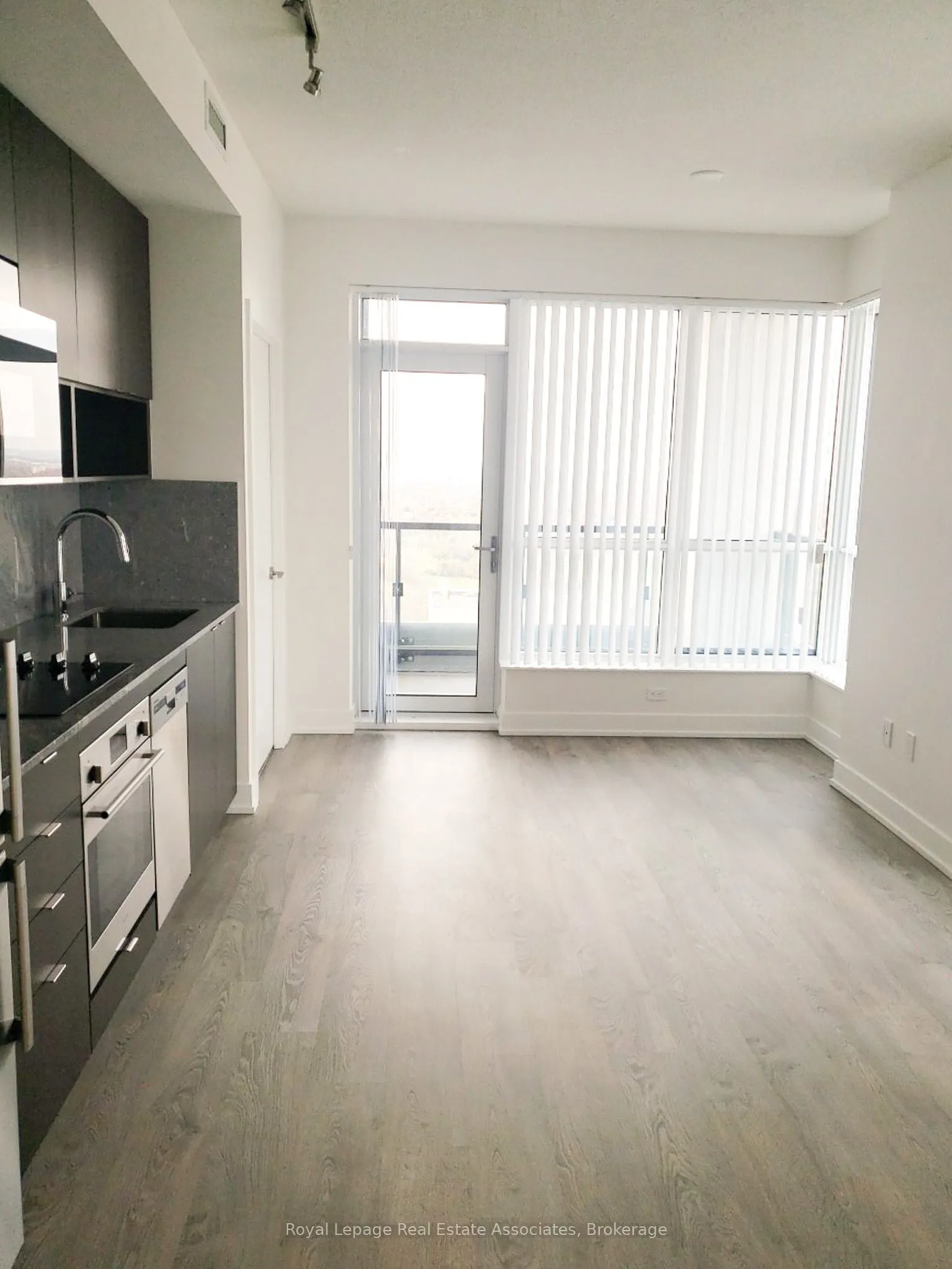 7 Mabelle Avenue, #4104