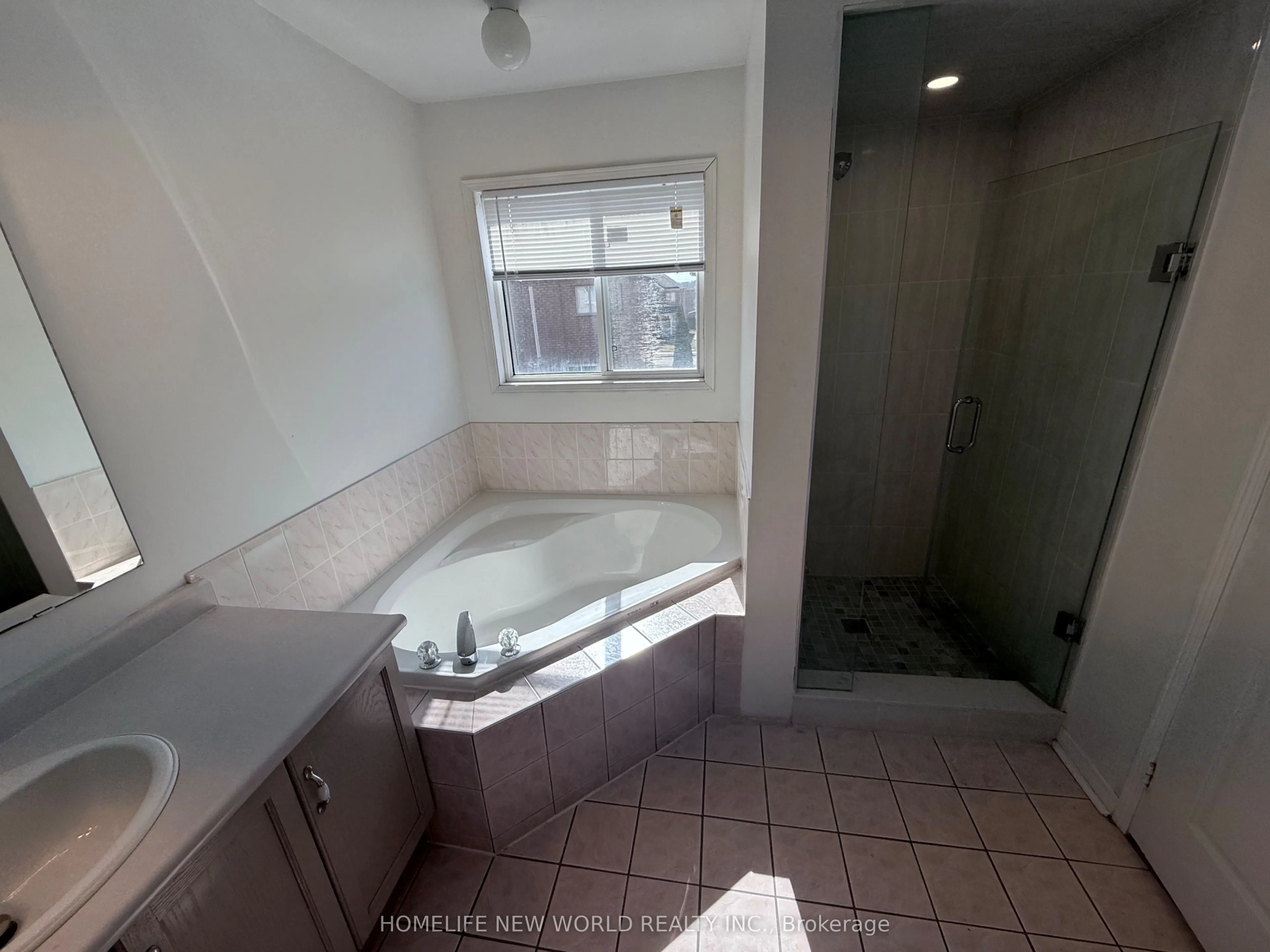 86 Jewel Crescent, #Upper