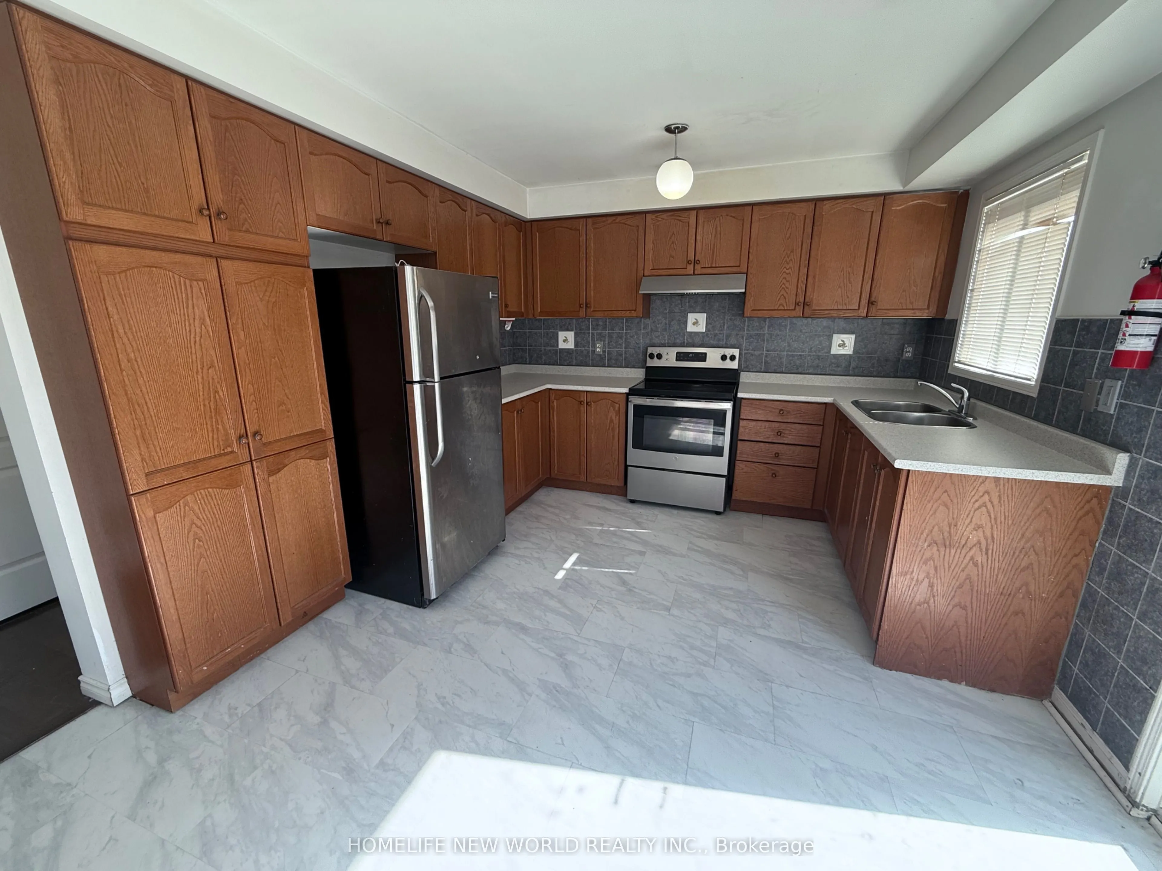 86 Jewel Crescent, #Upper