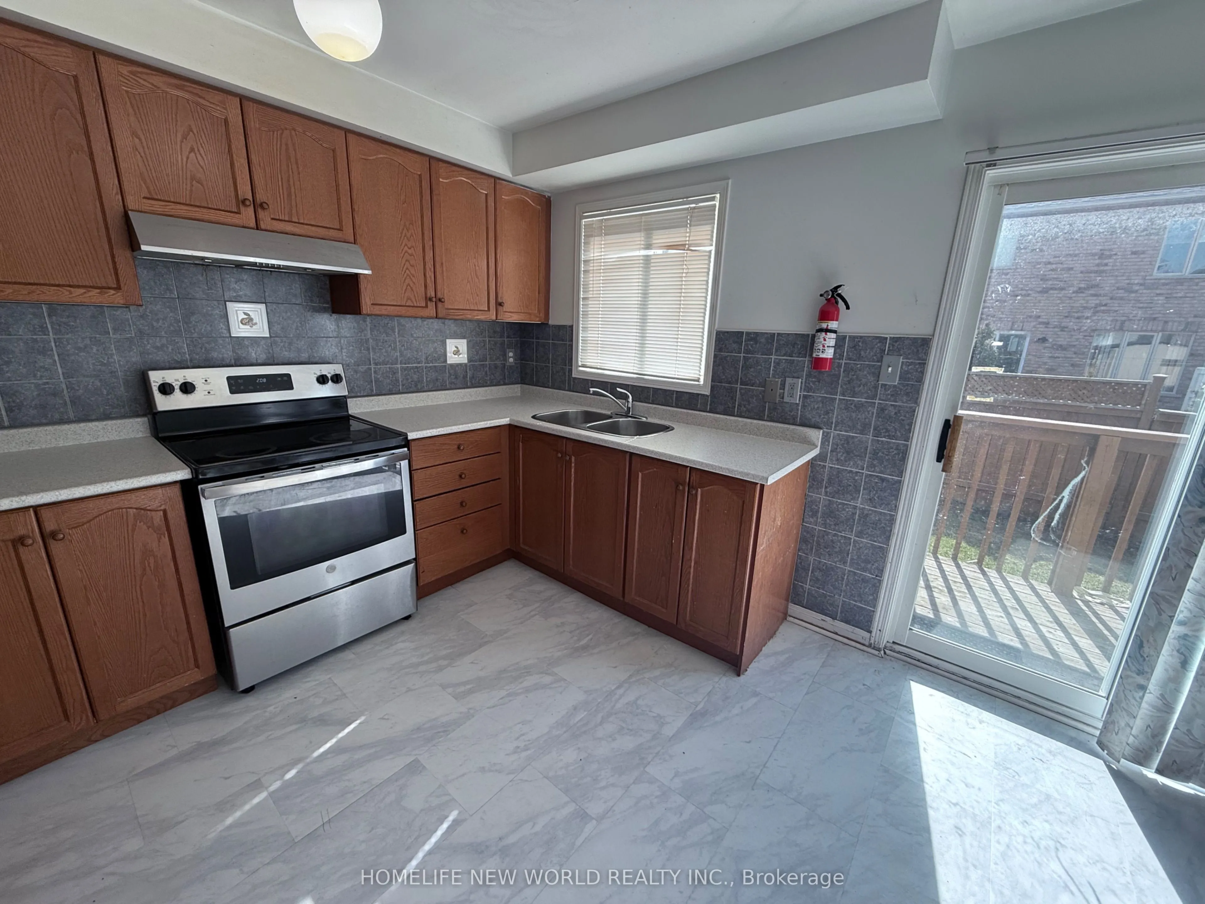 86 Jewel Crescent, #Upper