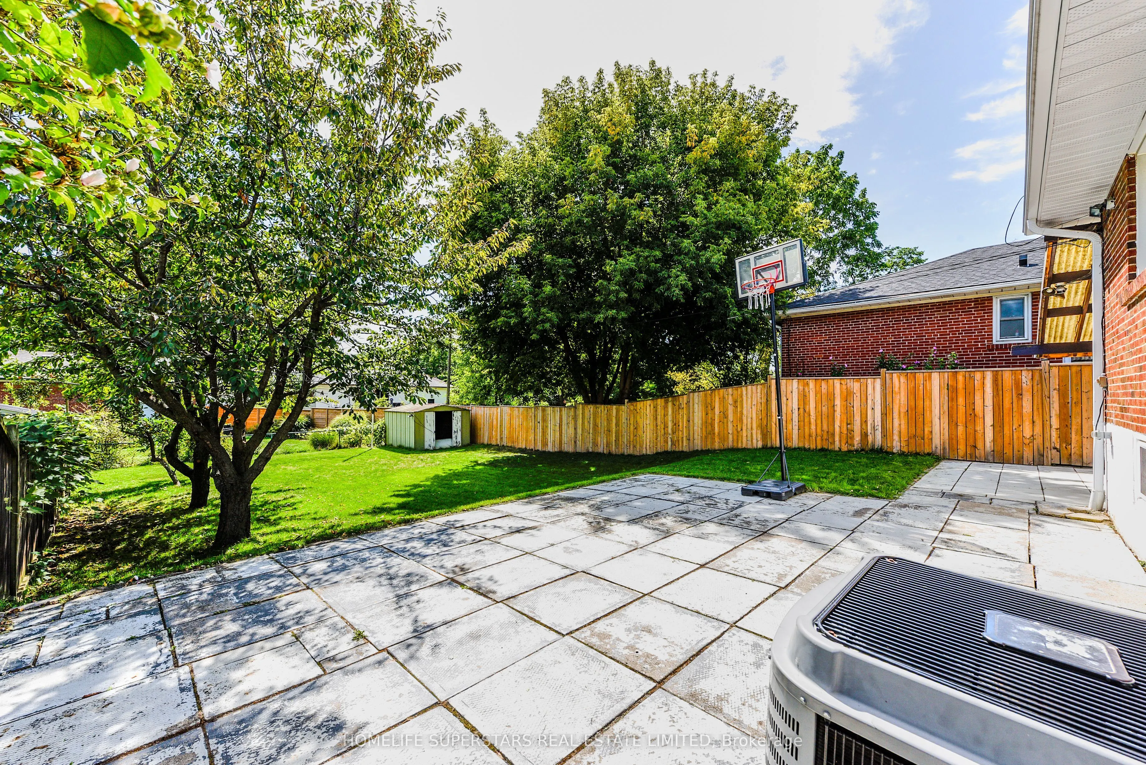 3987 Bloor Street W