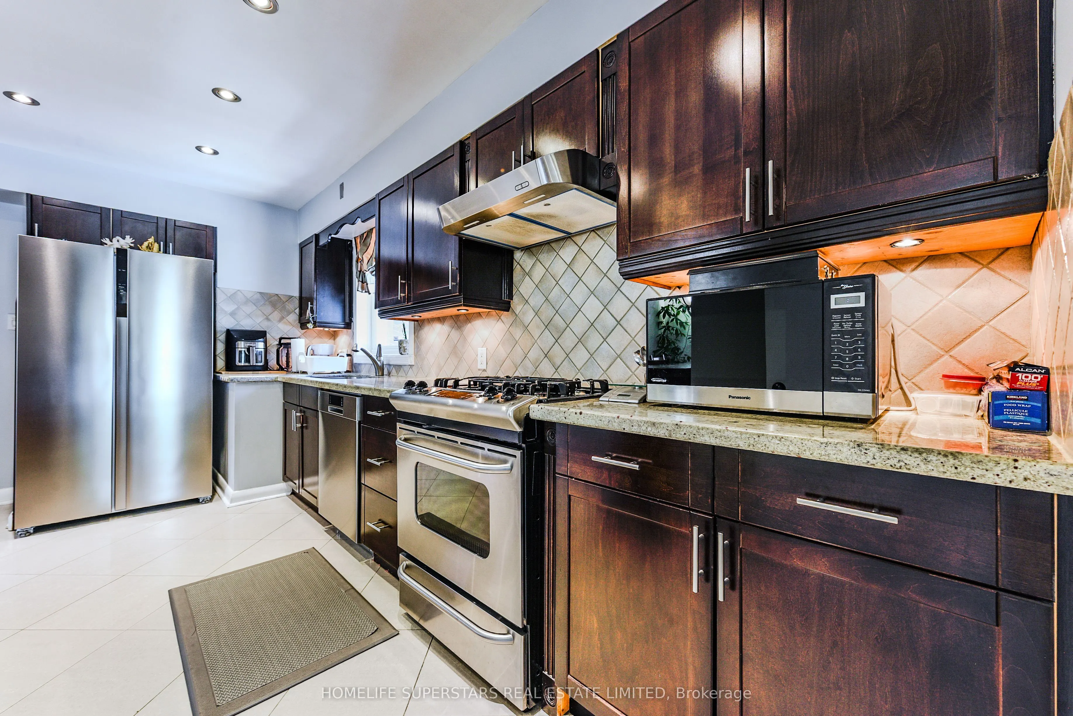3987 Bloor Street W