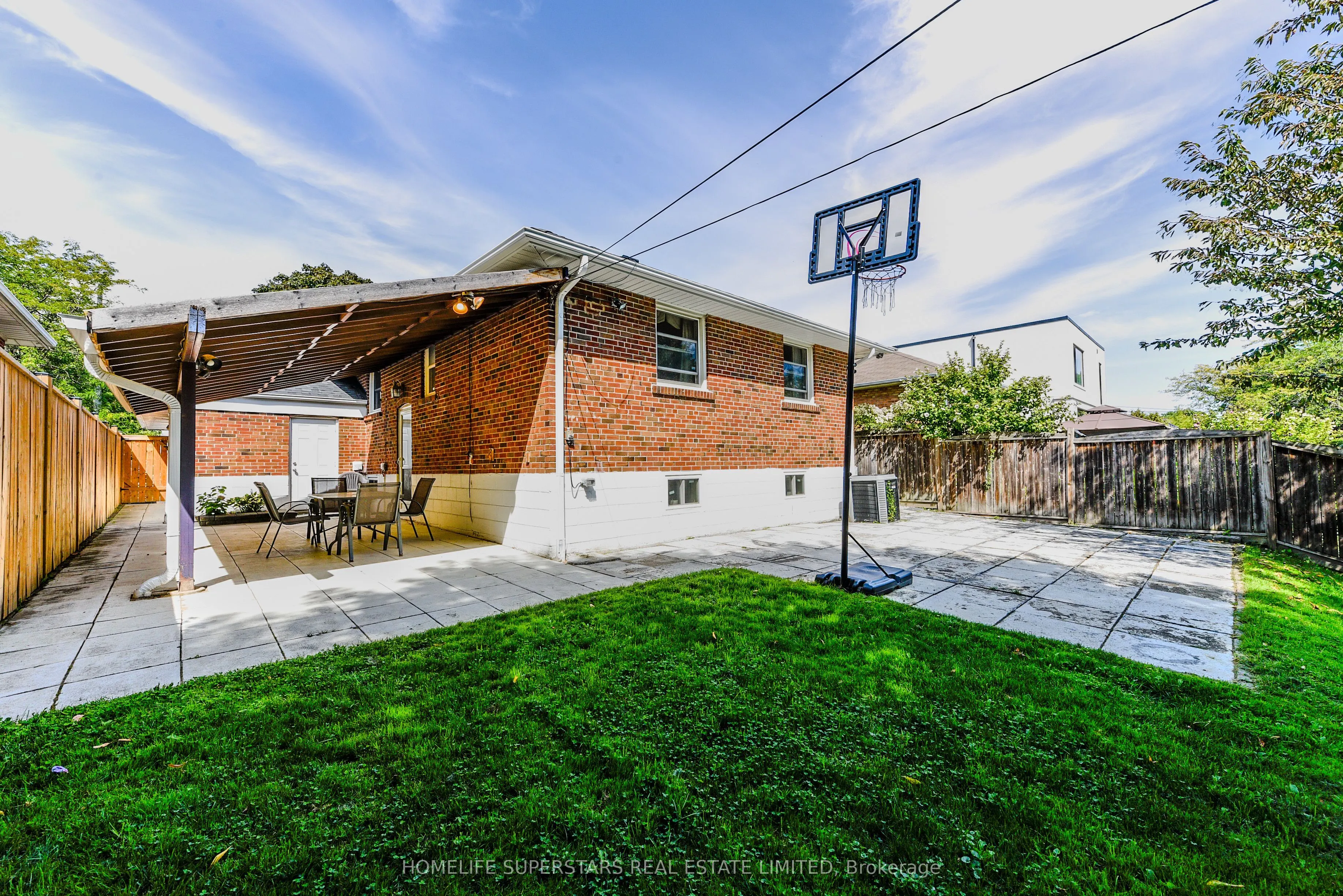 3987 Bloor Street W