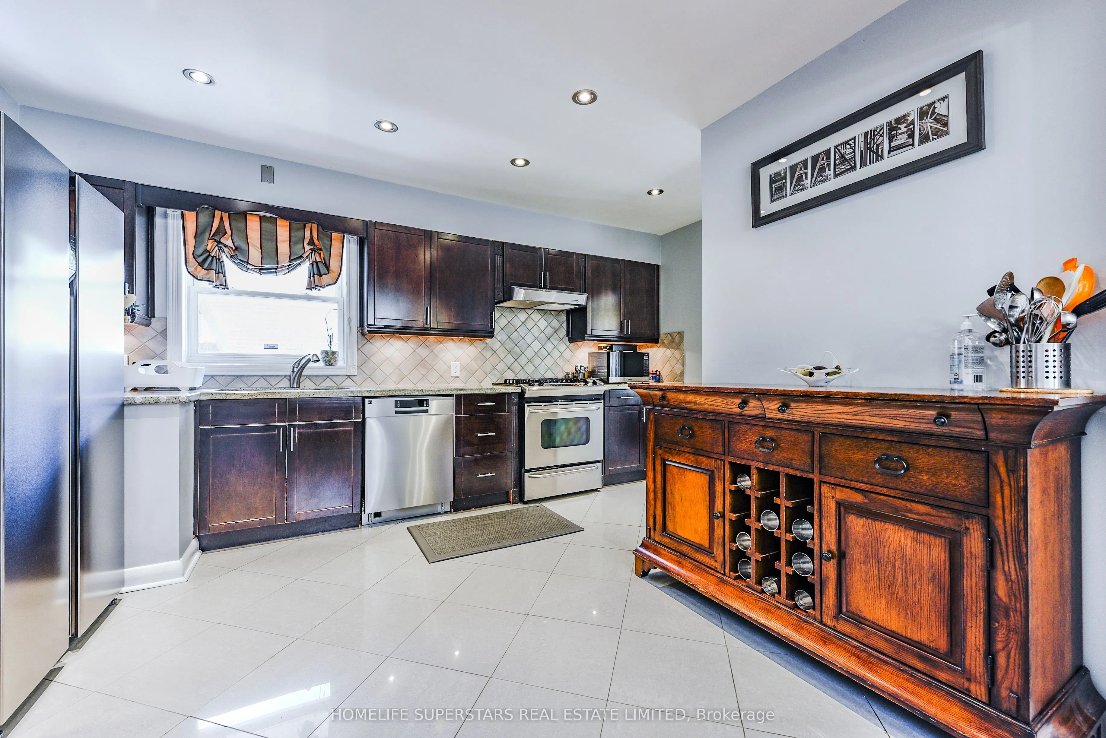 3987 Bloor Street W