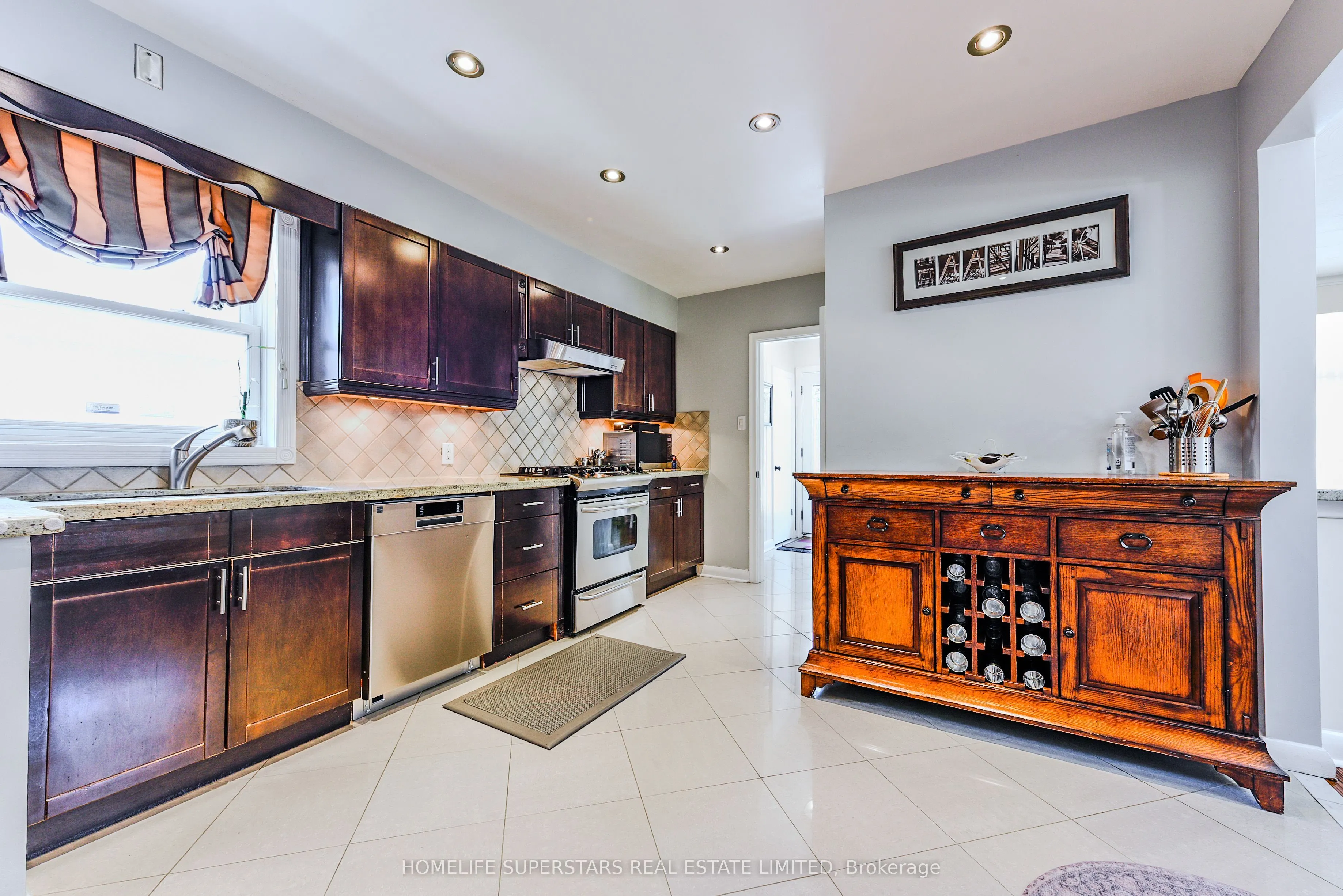 3987 Bloor Street W