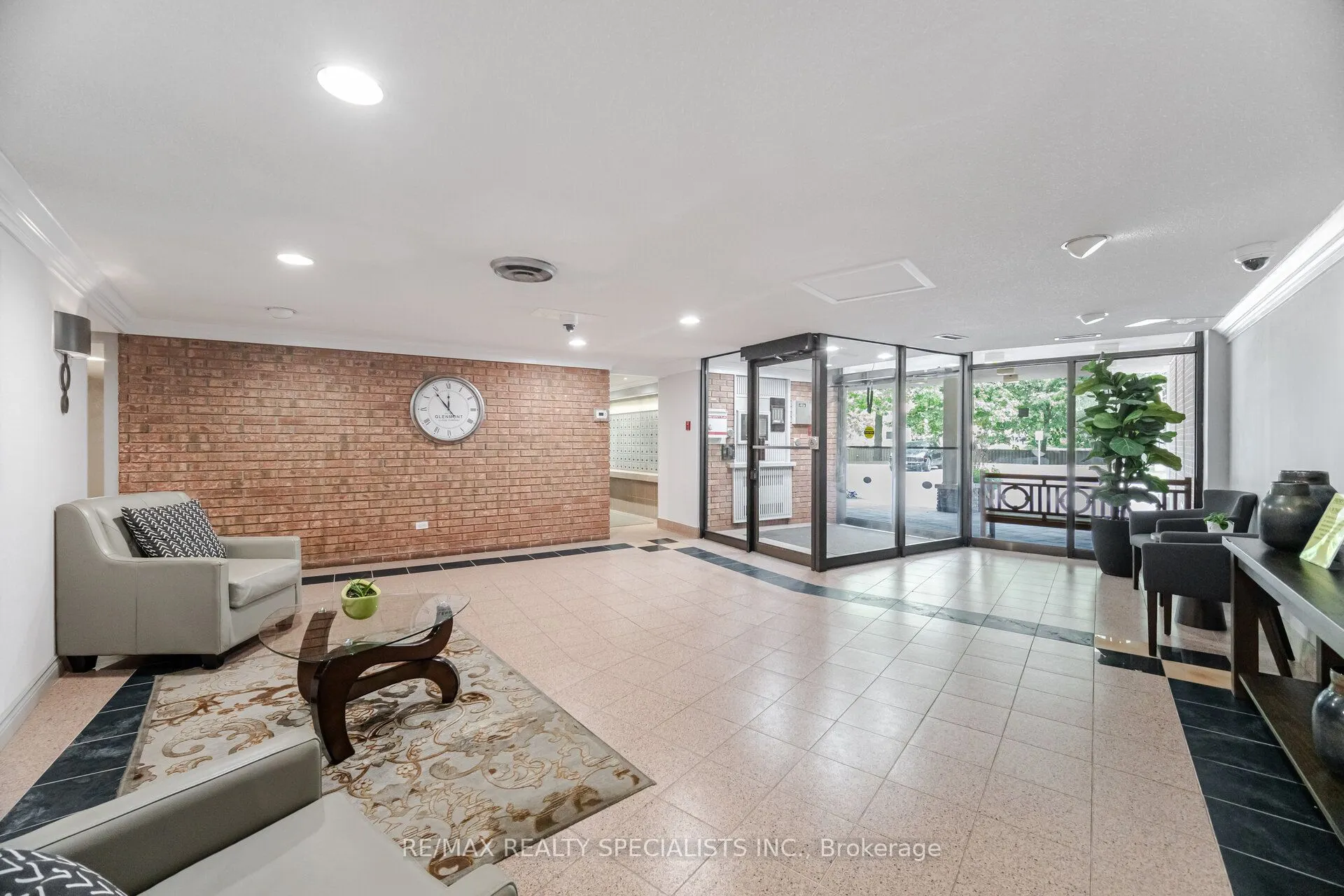 1240 Marlborough Court, #606