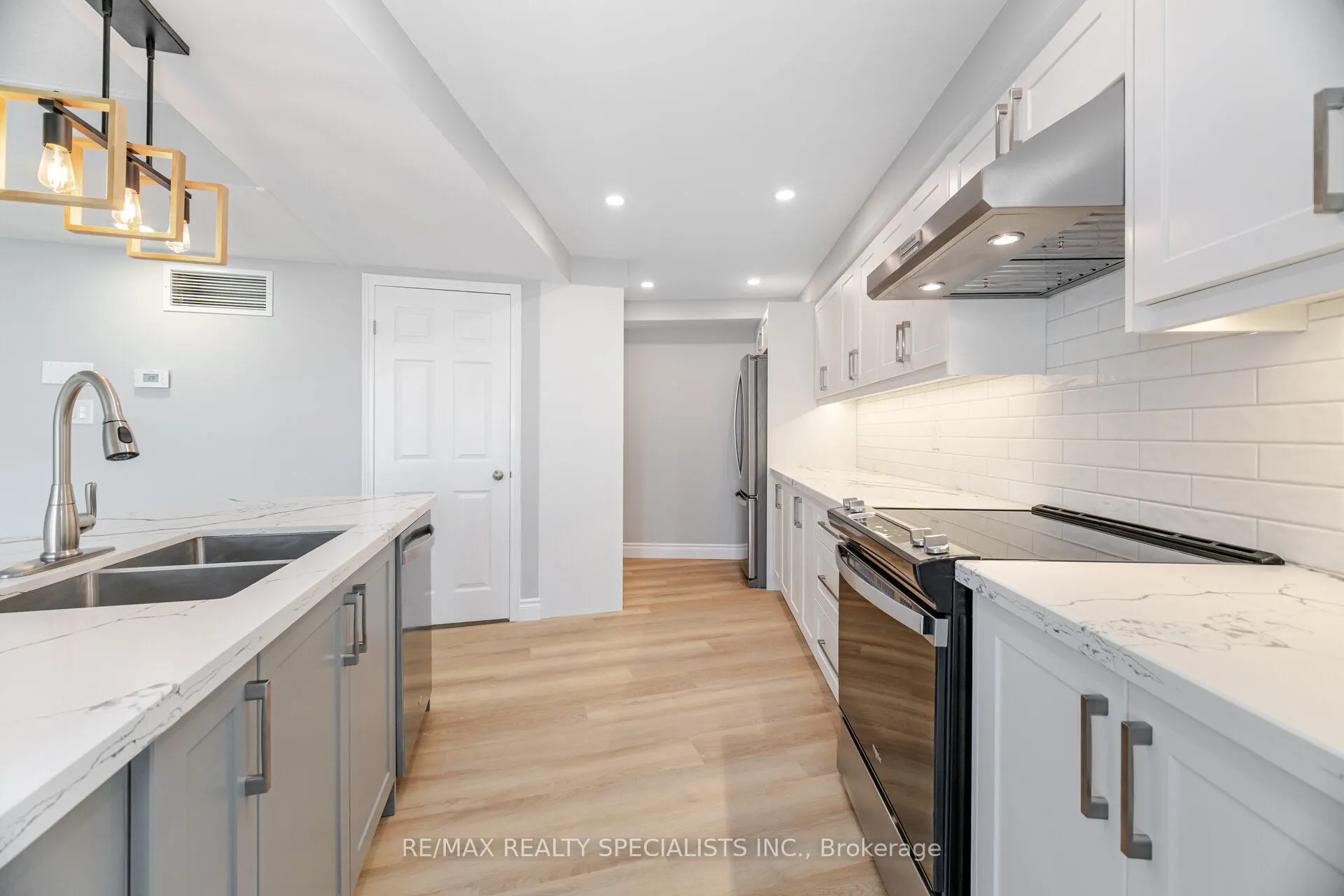 1240 Marlborough Court, #606