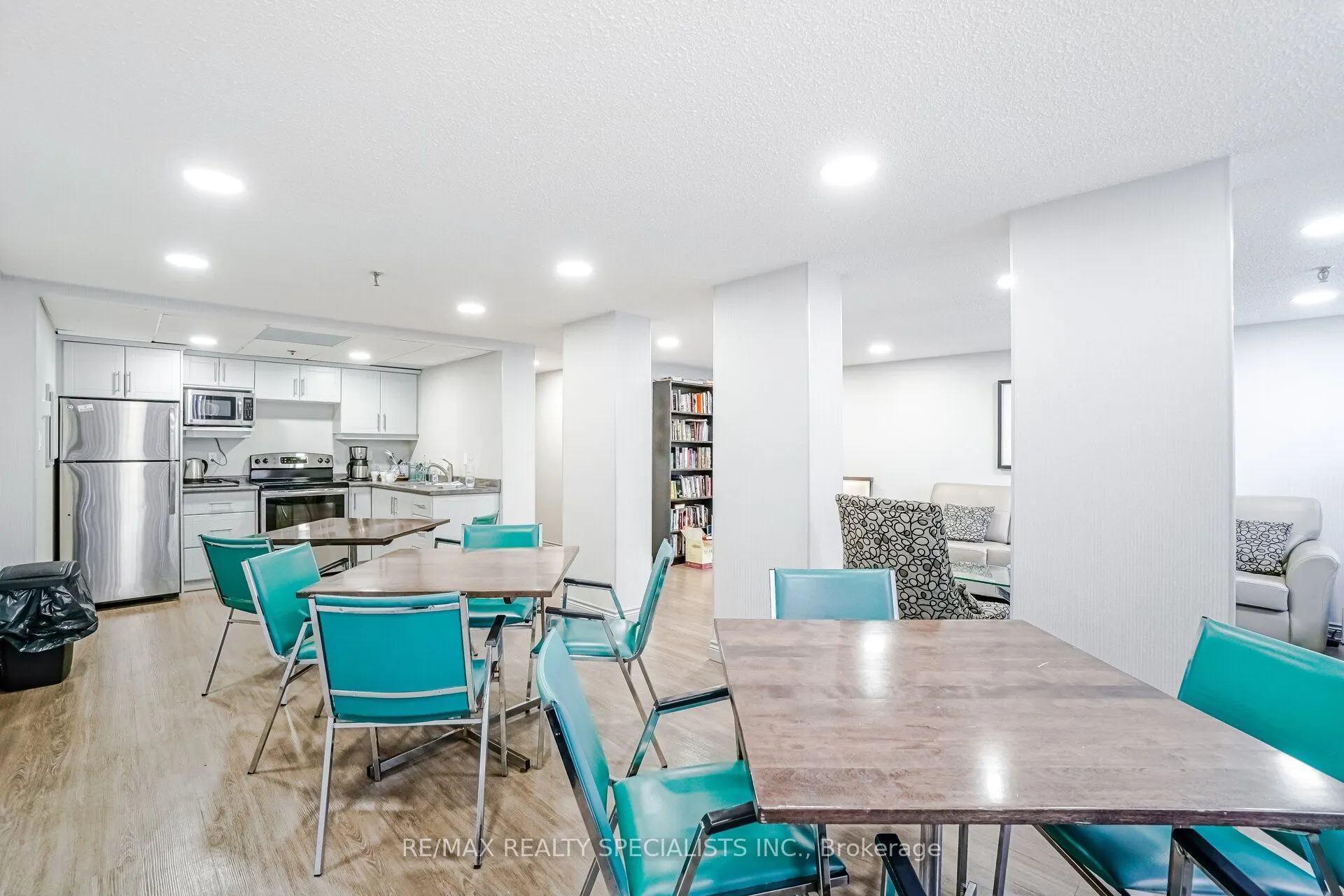1240 Marlborough Court, #606