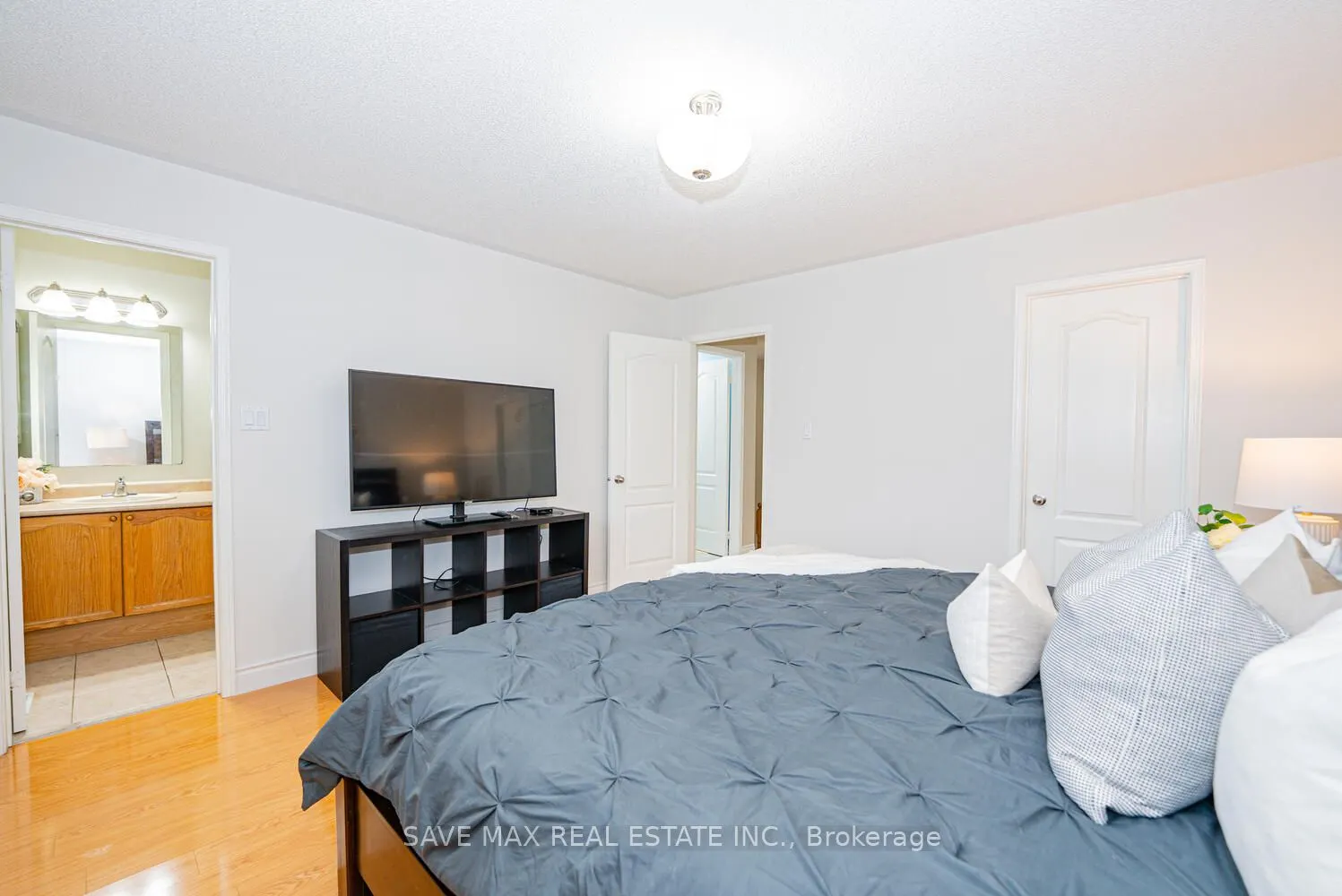 47 Woodcote Crescent