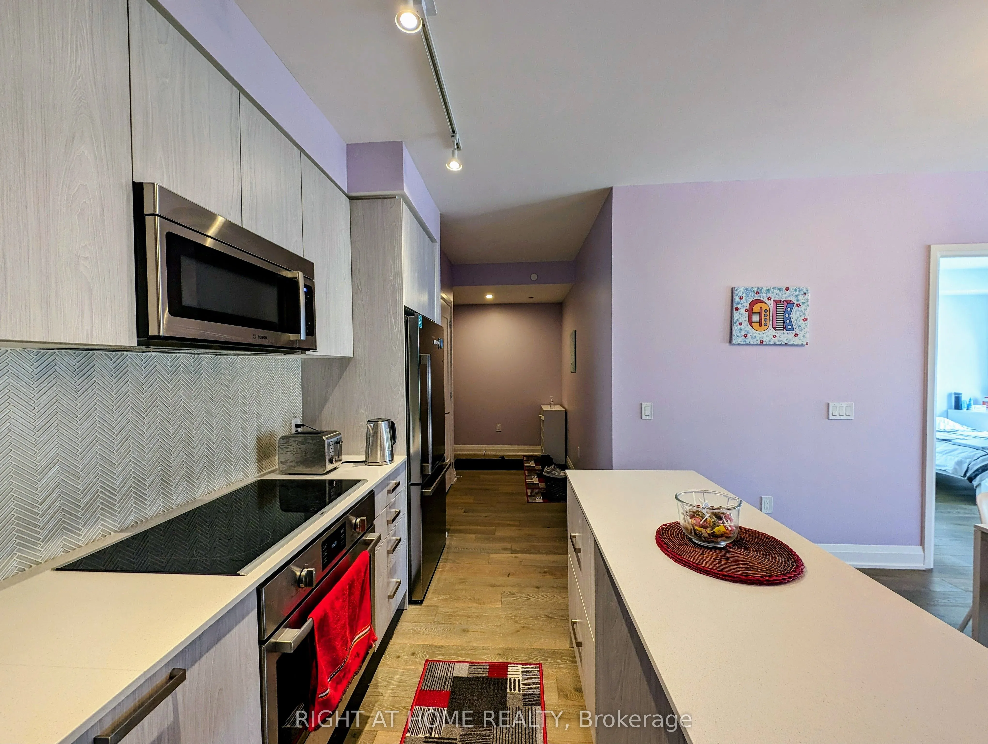 293 The Kingsway, #504