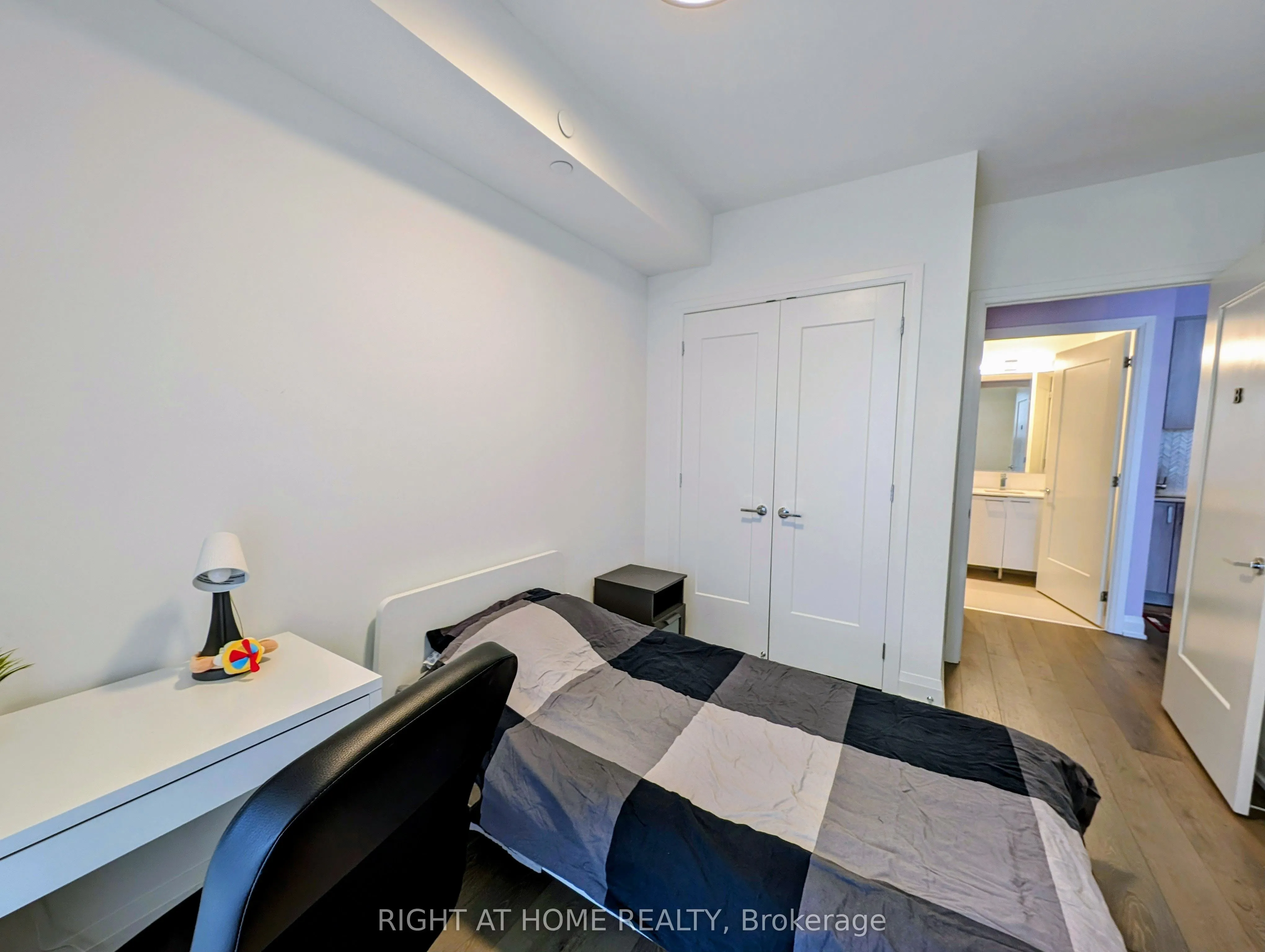 293 The Kingsway, #504
