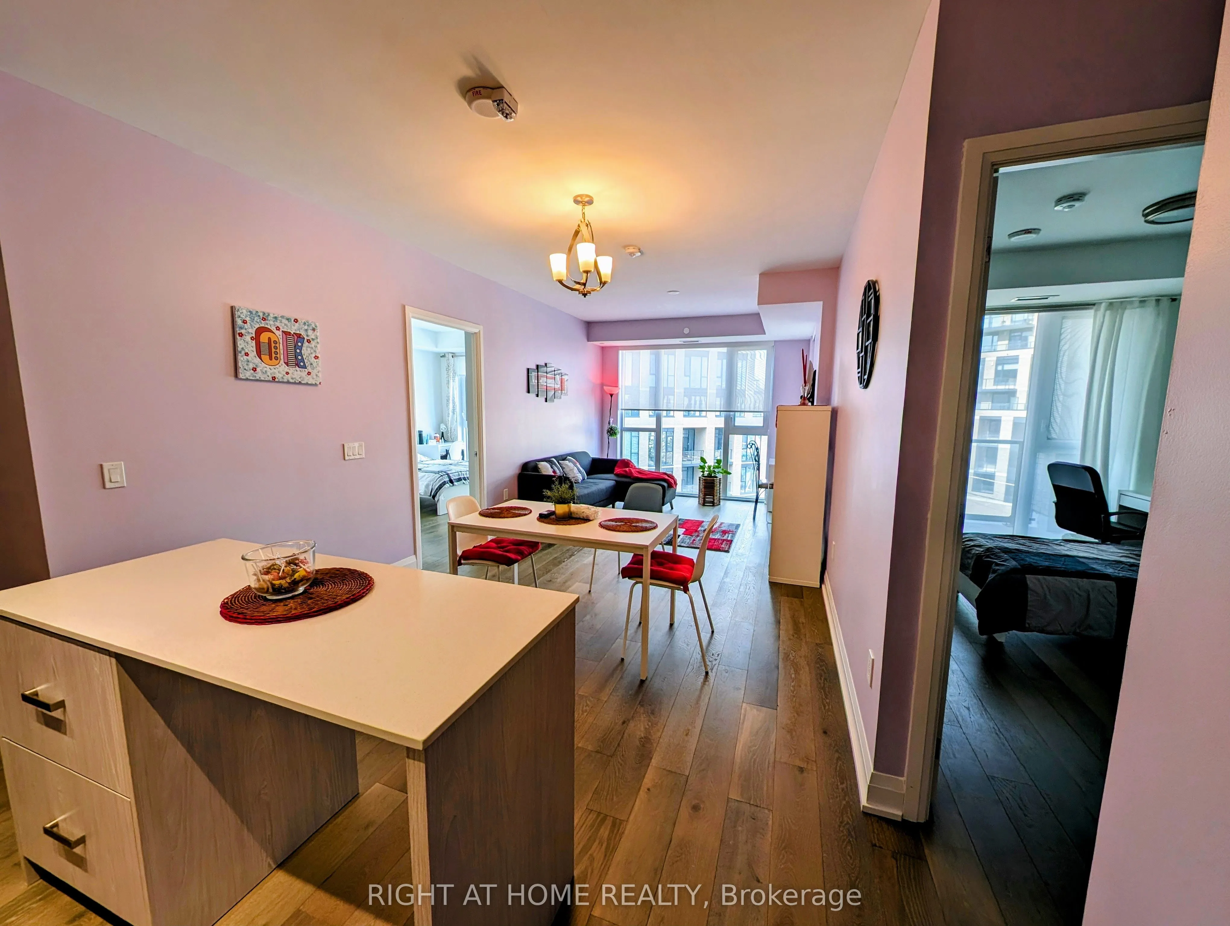 293 The Kingsway, #504
