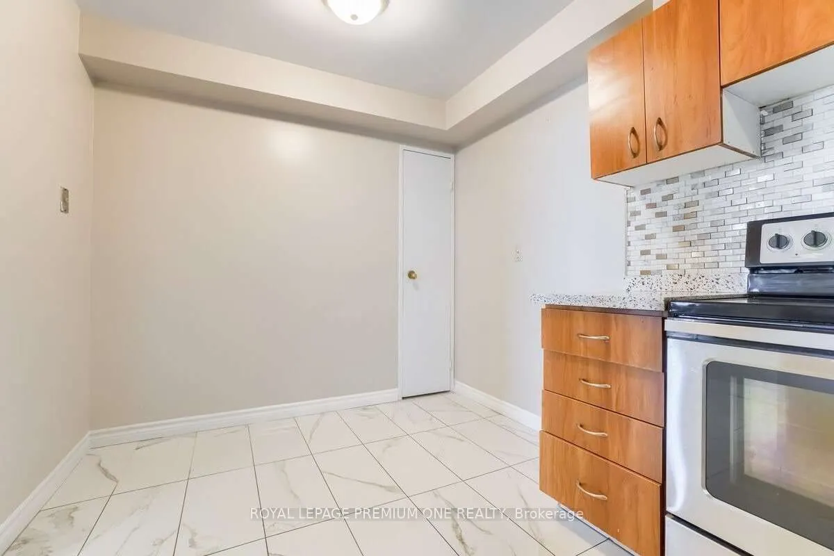 234 Albion Road, #811