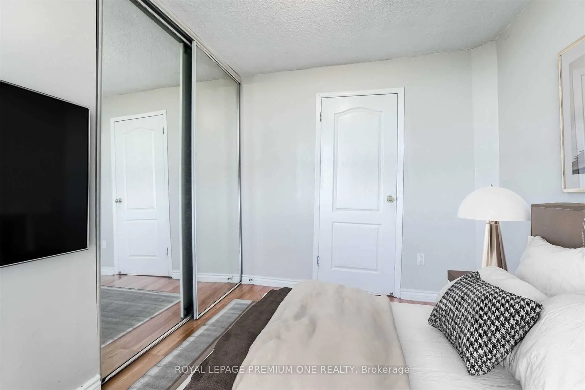 234 Albion Road, #811