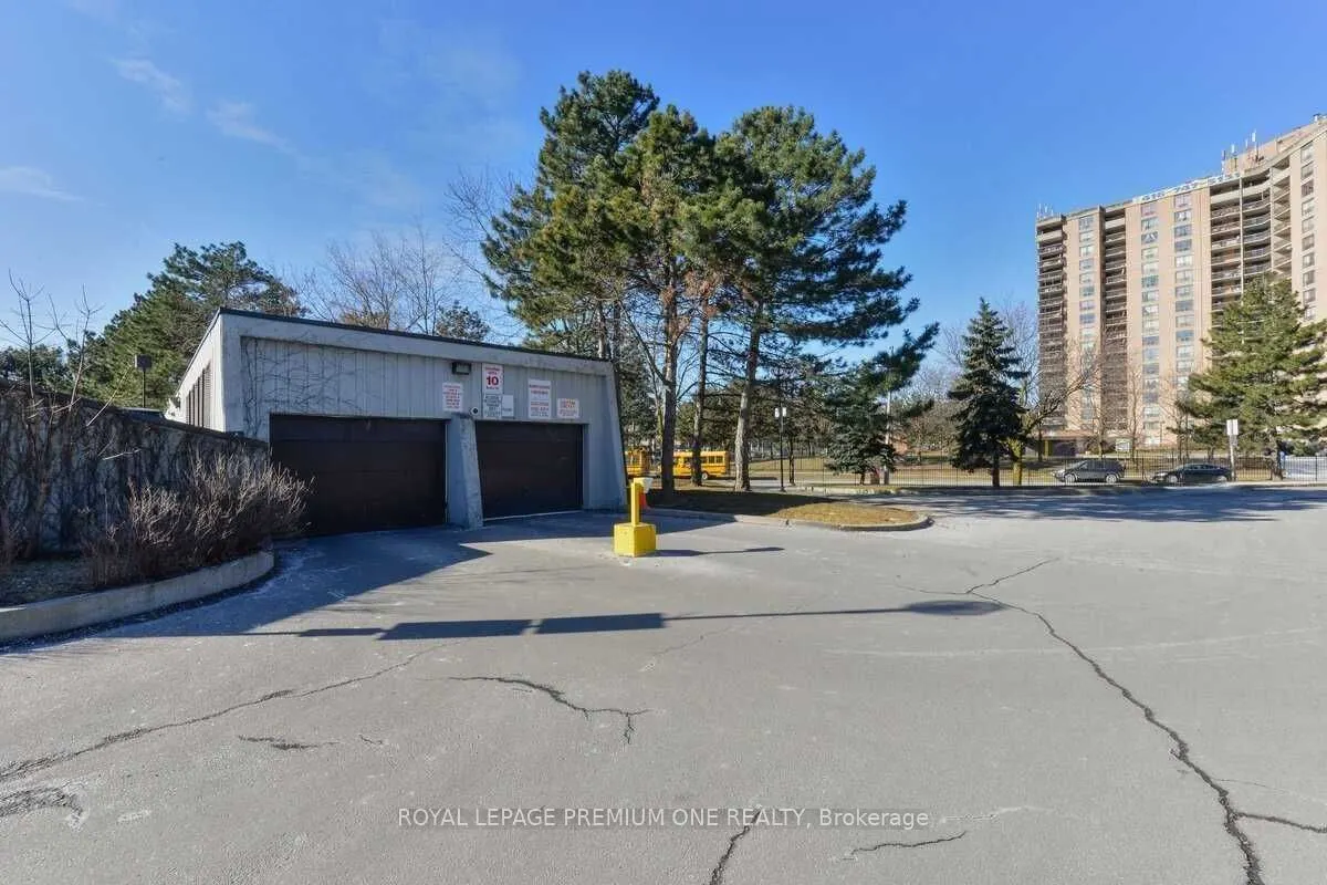 234 Albion Road, #811