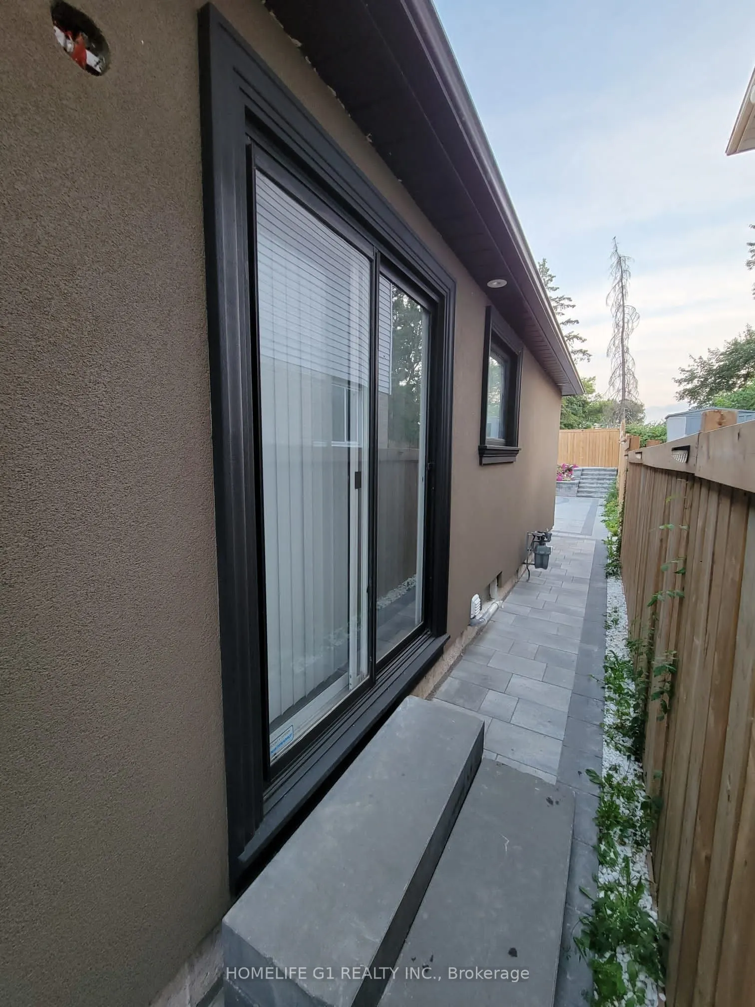 3198 Anderson Crescent