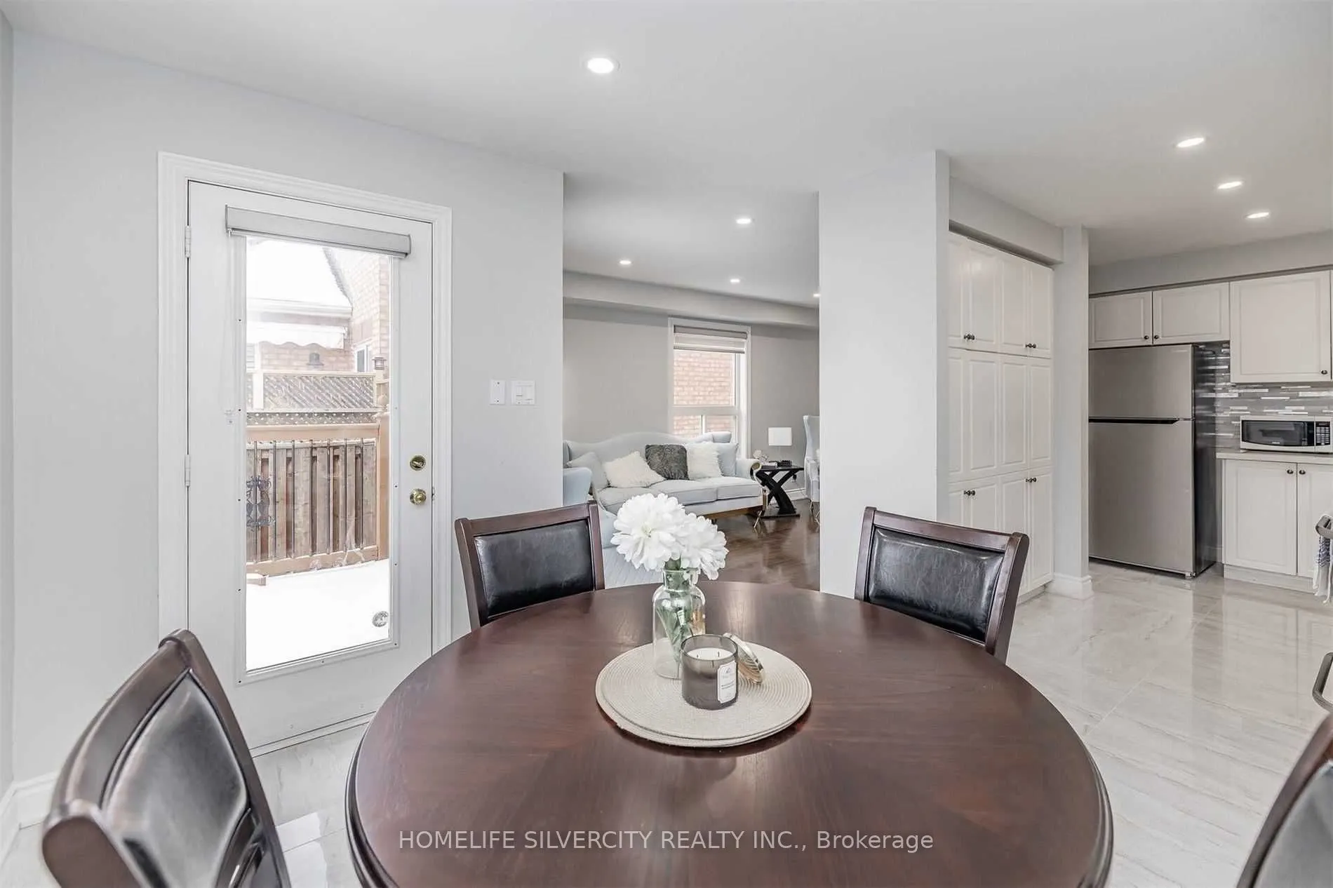 39 Summerdale Crescent