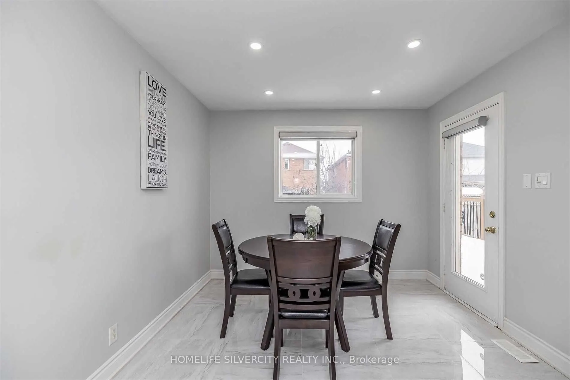 39 Summerdale Crescent
