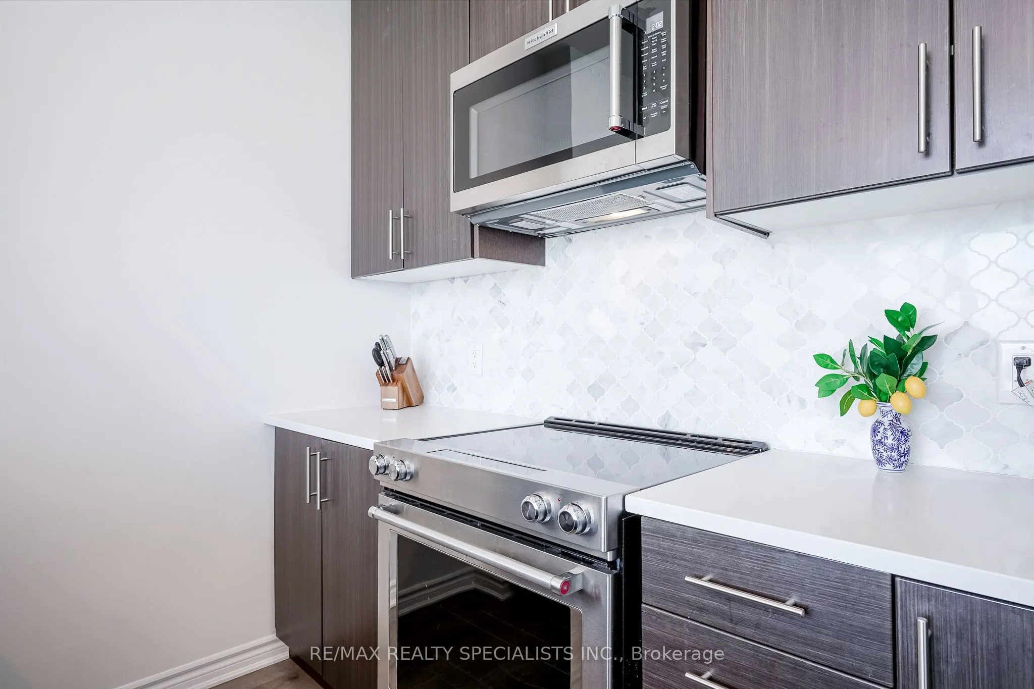 150 Oak Park Boulevard, #513
