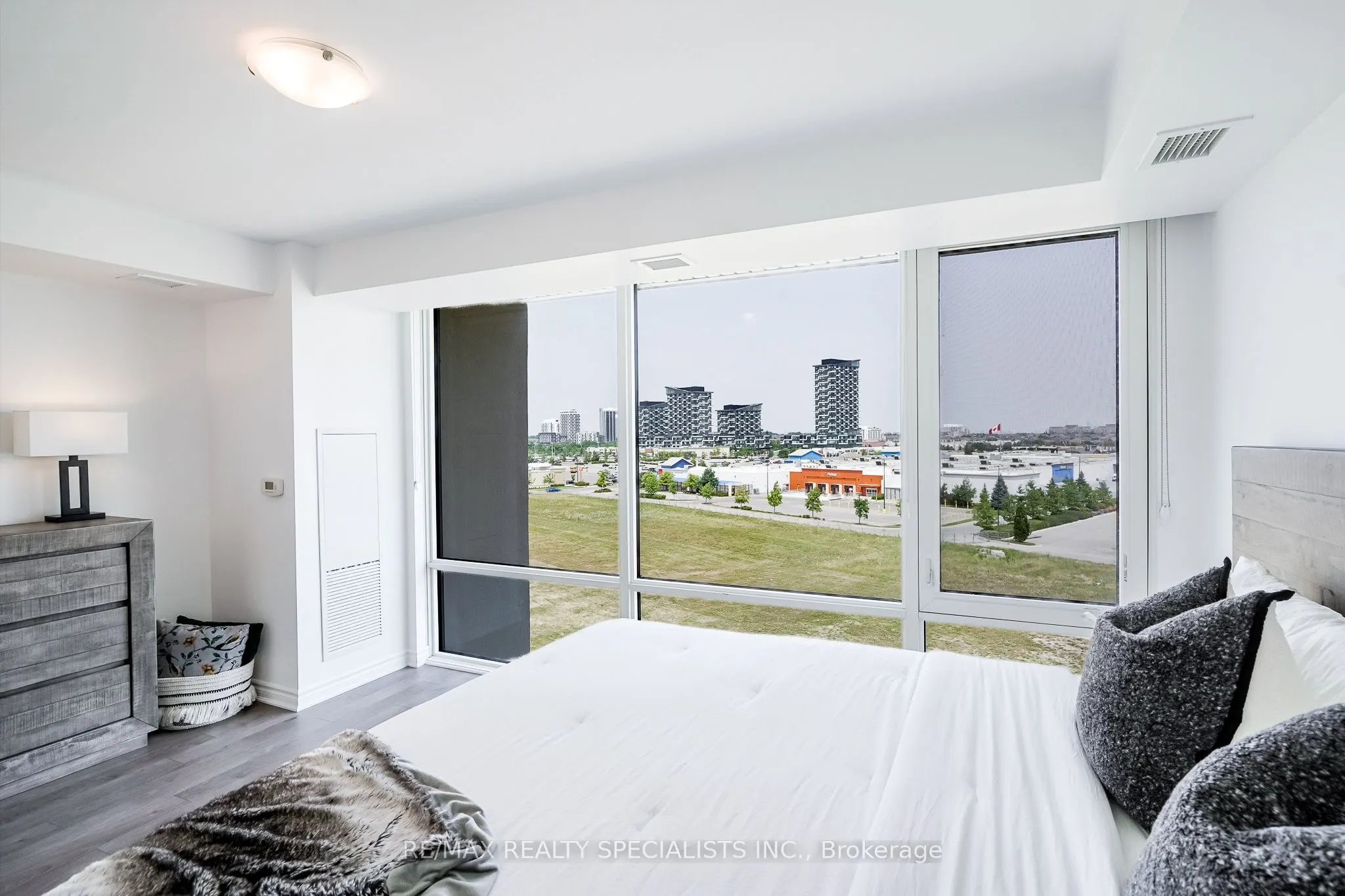 150 Oak Park Boulevard, #513