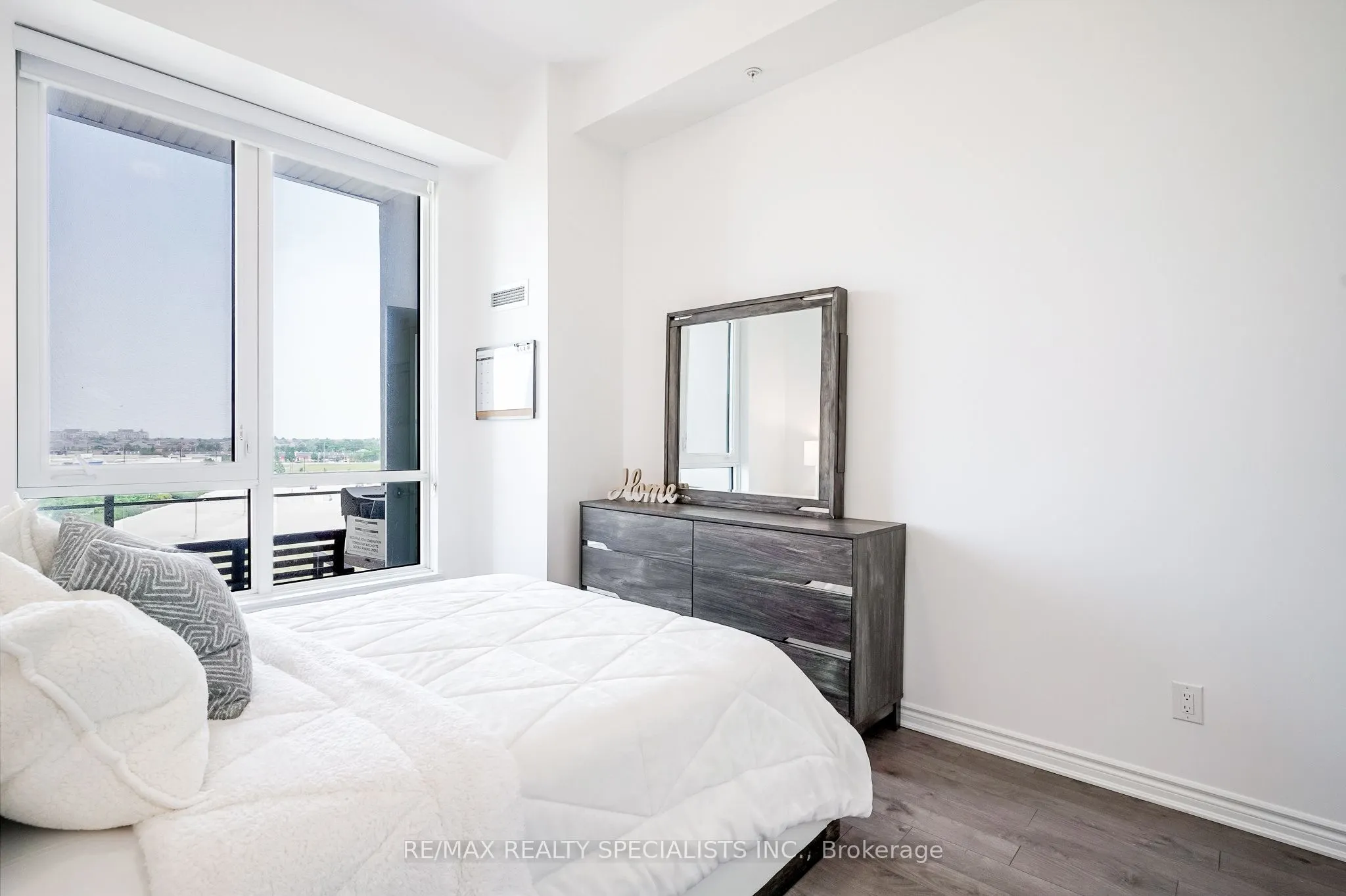 150 Oak Park Boulevard, #513